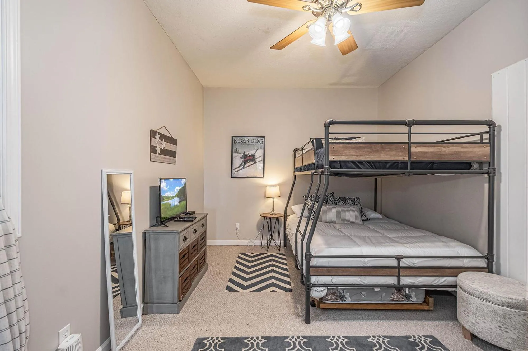 Property building, Bed in The Quarterdeck