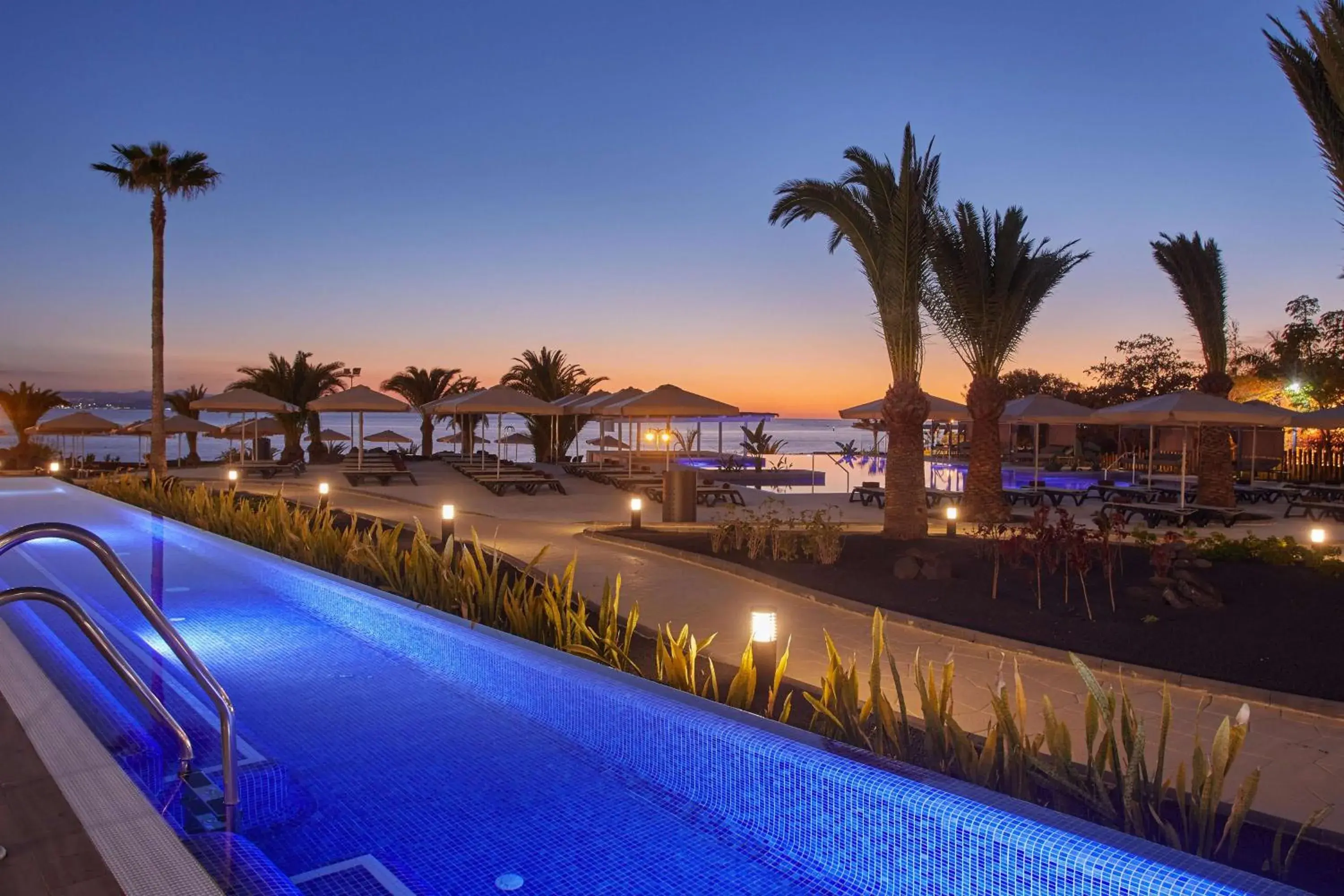 Swimming pool in Dreams Lanzarote Playa Dorada Resort & Spa Swimming pool in Dreams Lanzarote Playa Dorada Resort & Spa