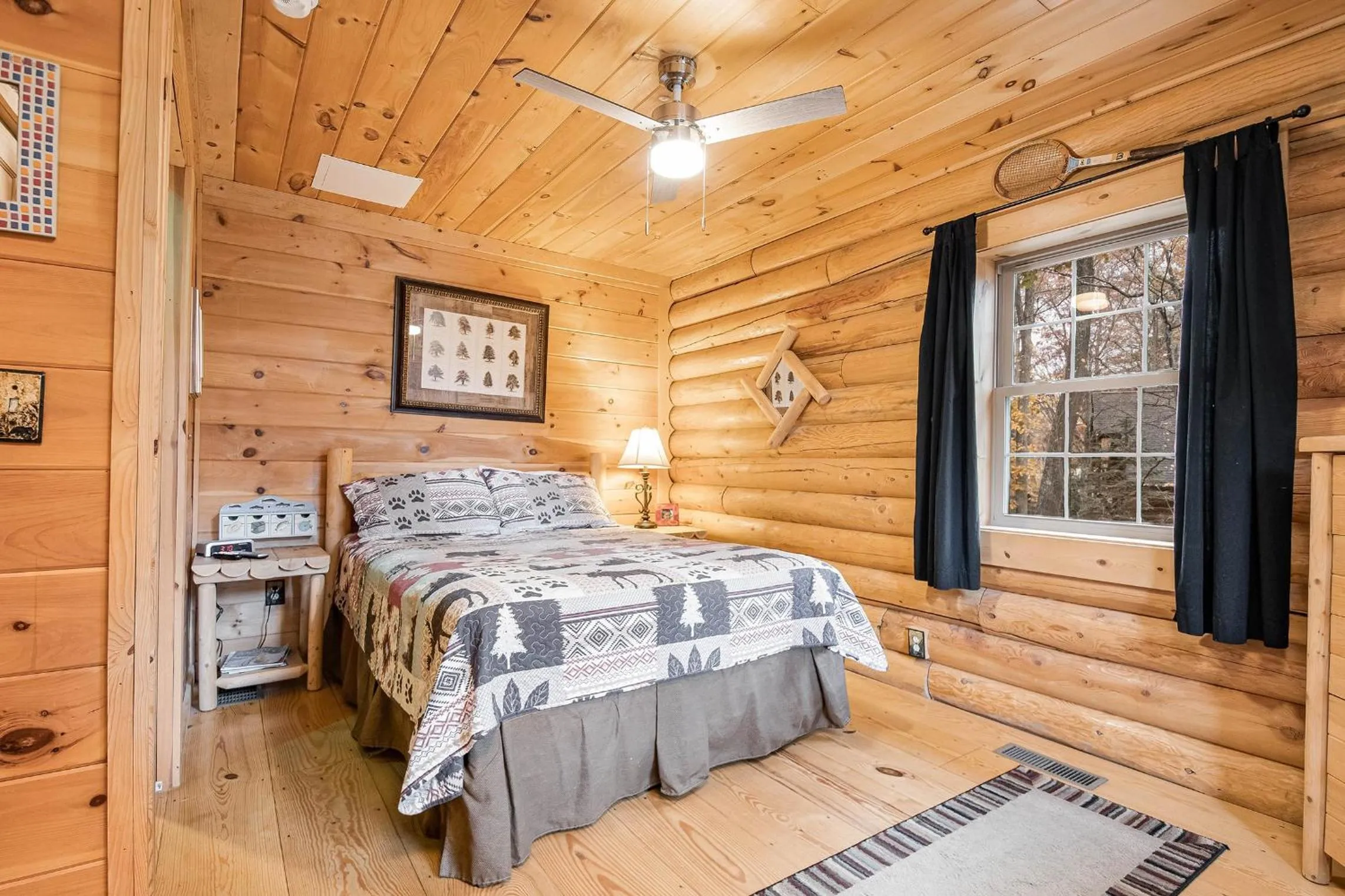 Property building, Bed in The Mountain Airy