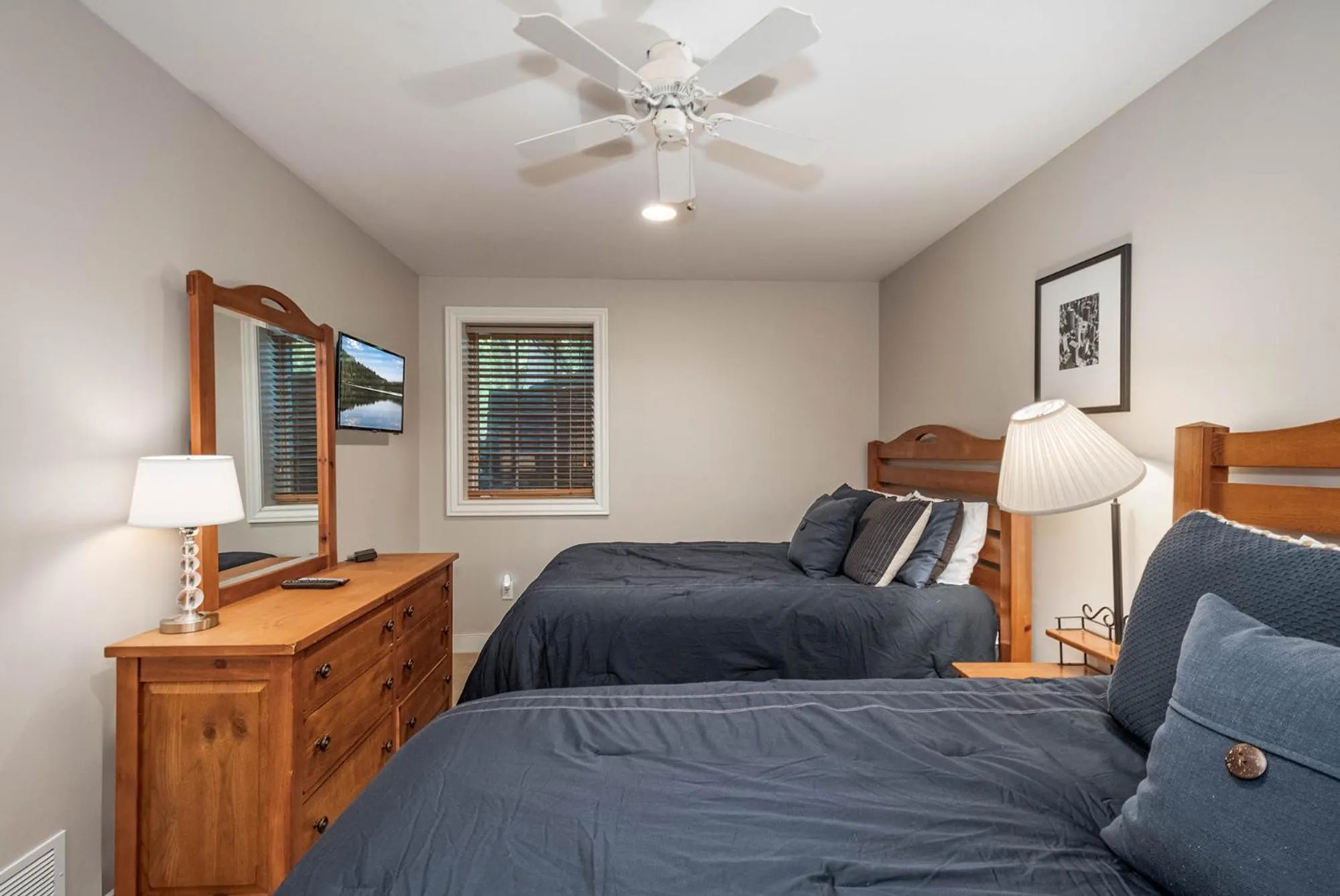 Property building, Bed in Fridays Escape