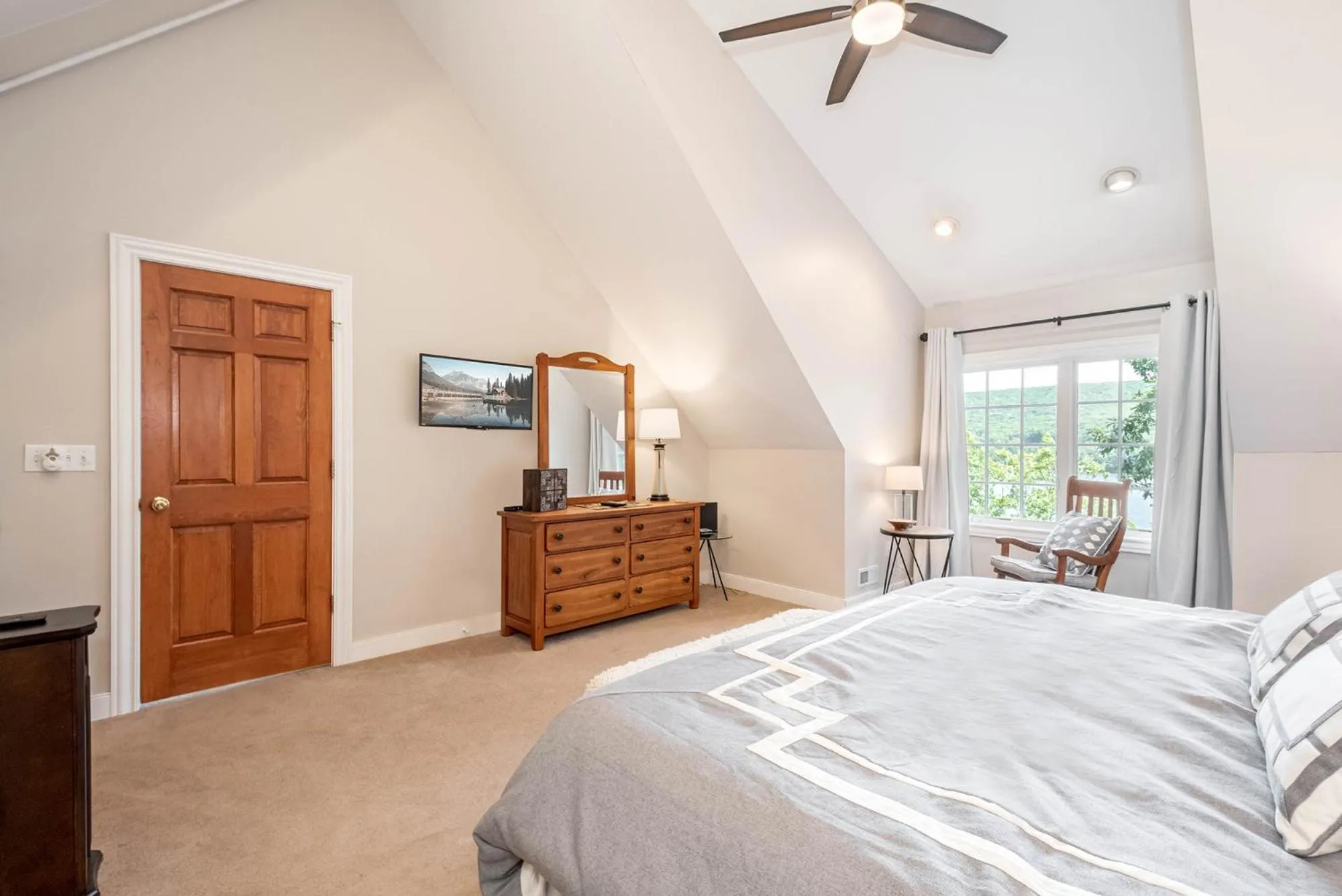 Property building, Bed in Fridays Escape