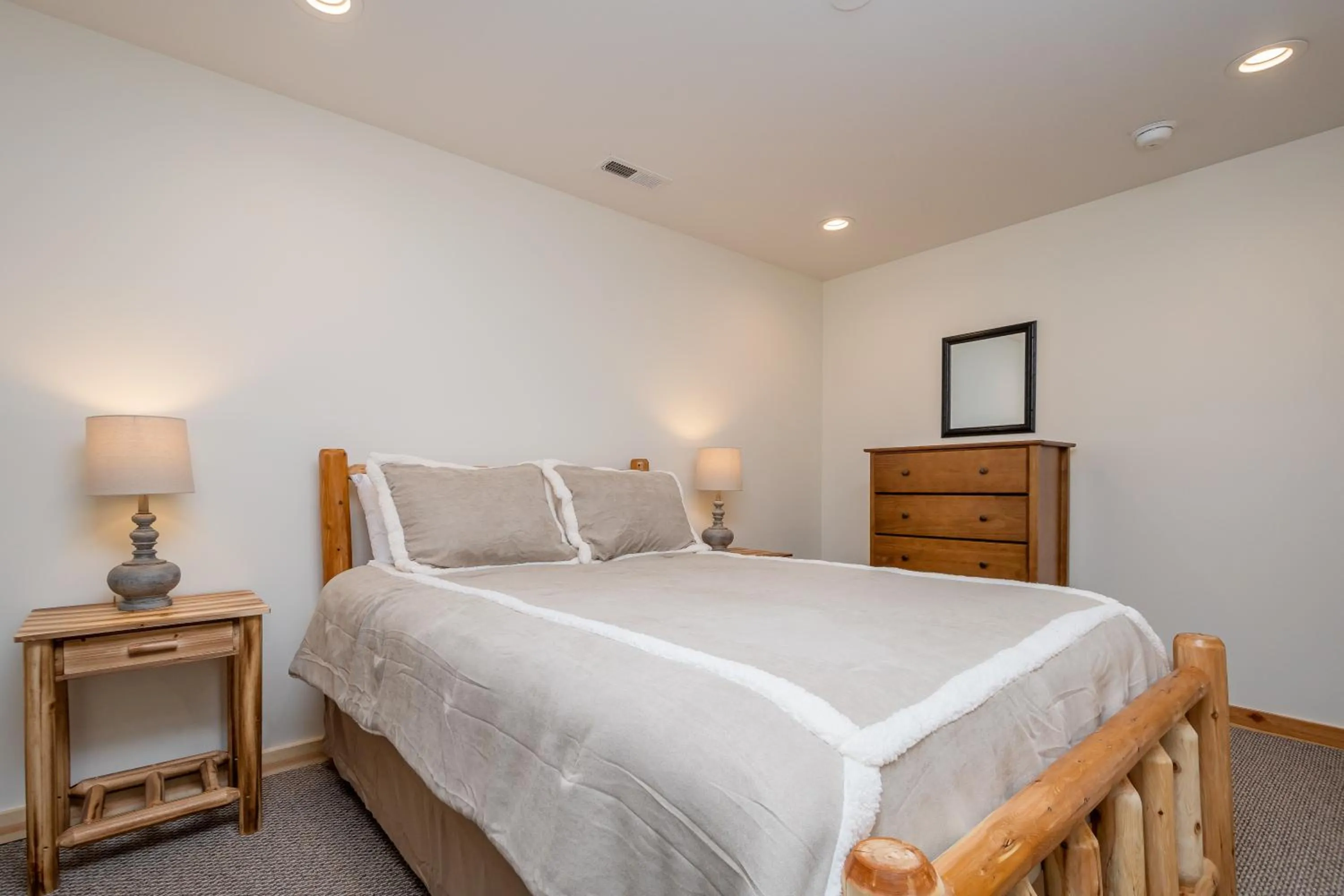 Property building, Bed in Wander Inn