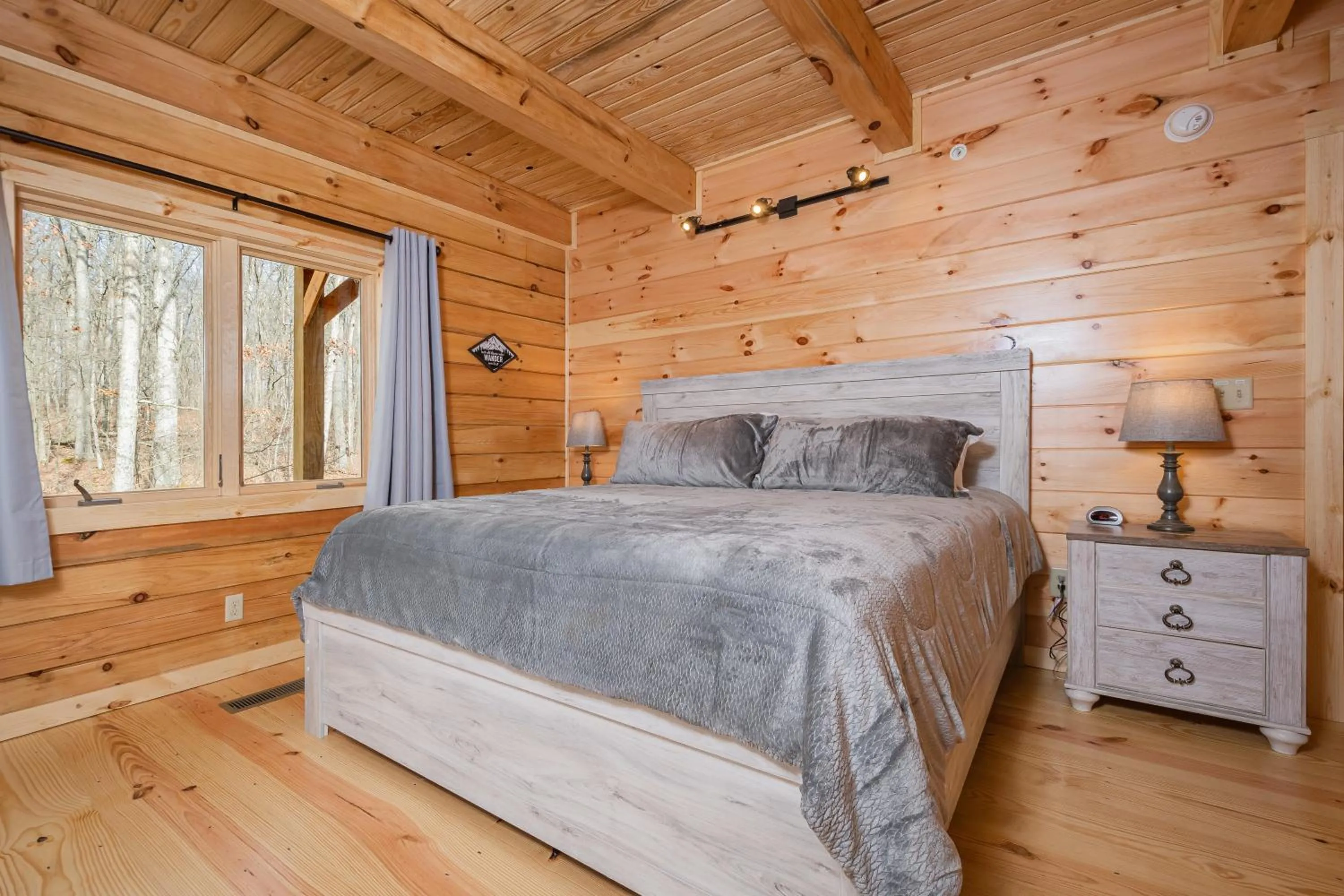 Property building, Bed in Wander Inn