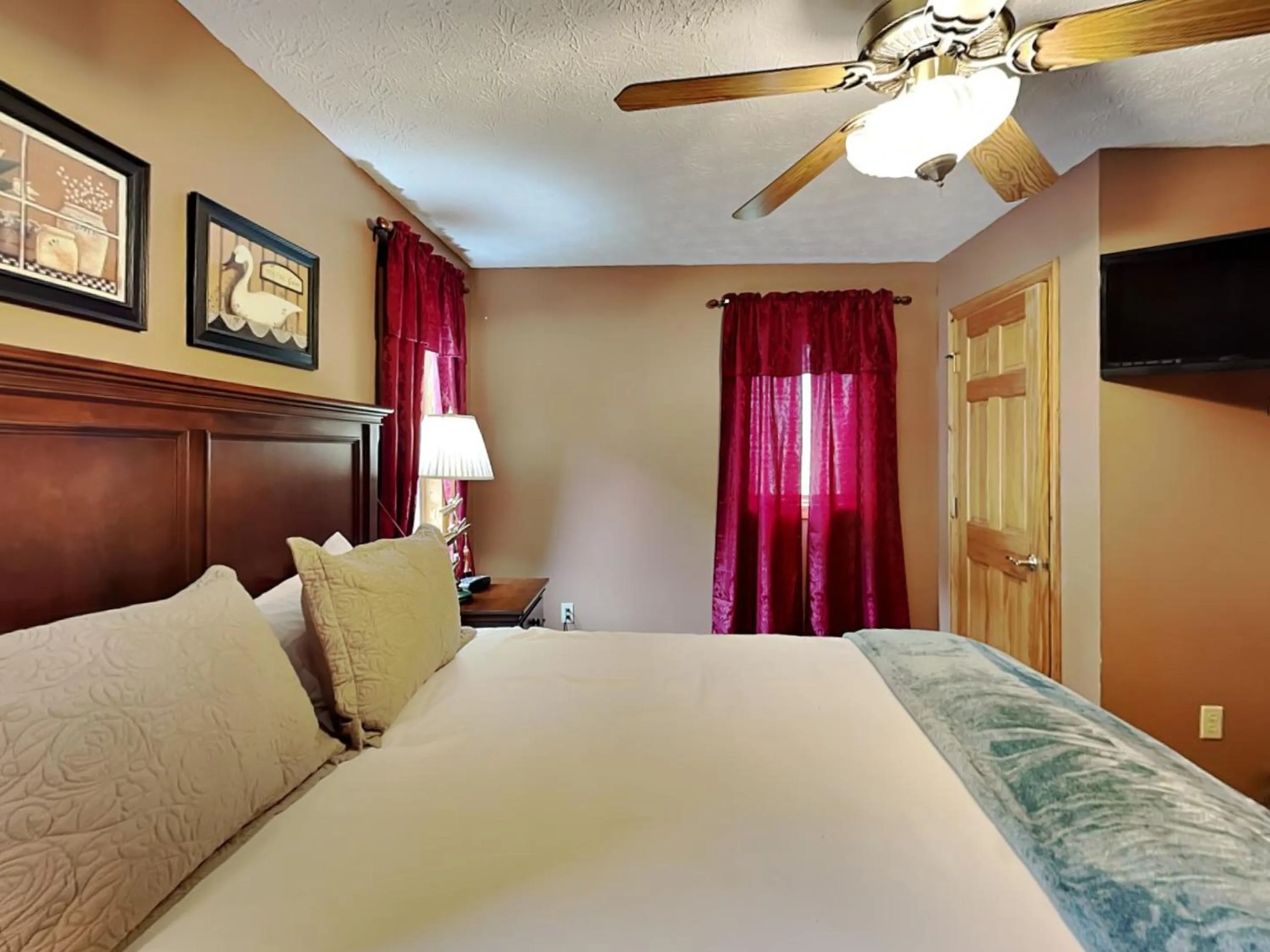 Bed in Celebration at Deep Creek