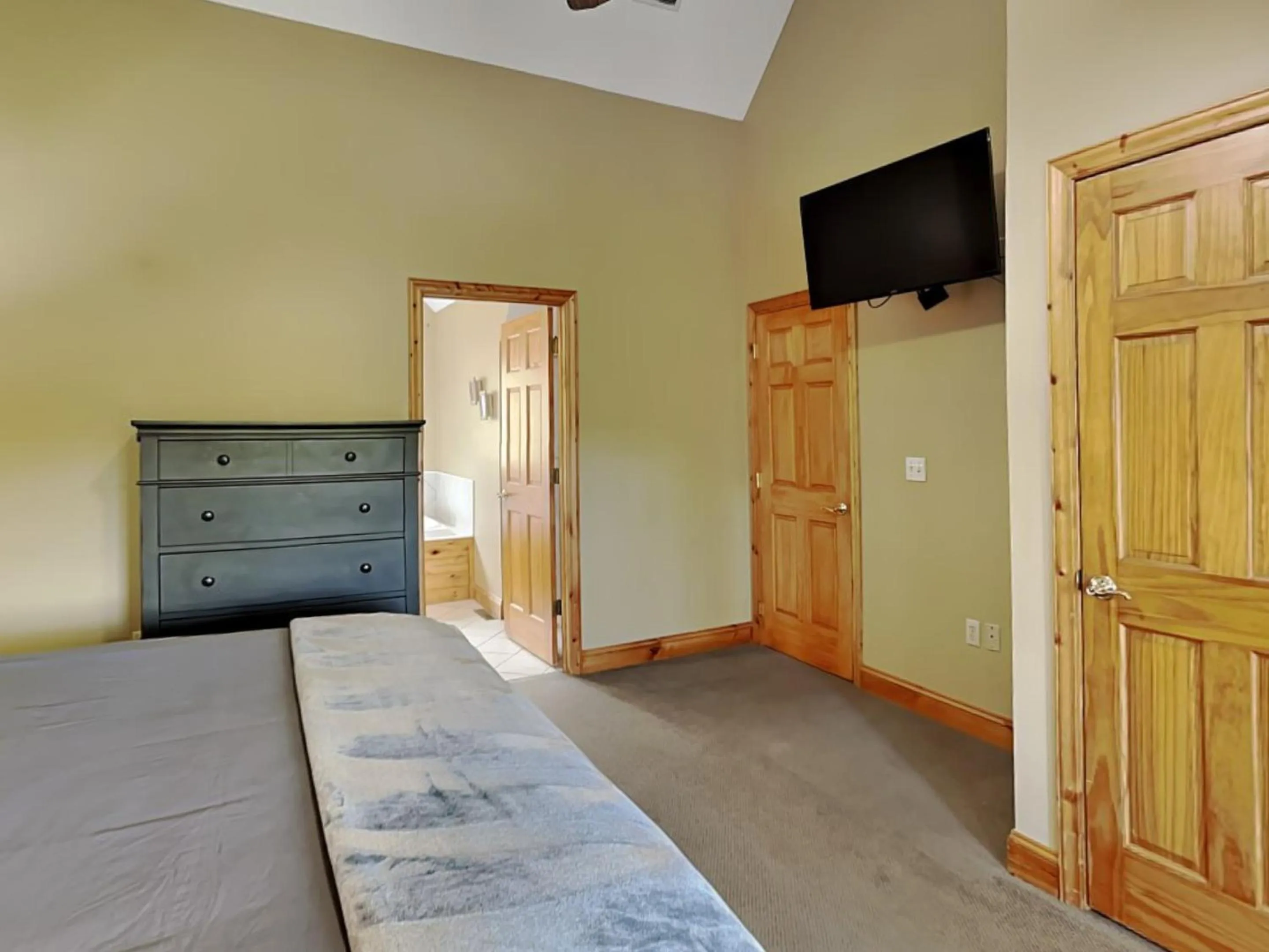 Bed in Celebration at Deep Creek