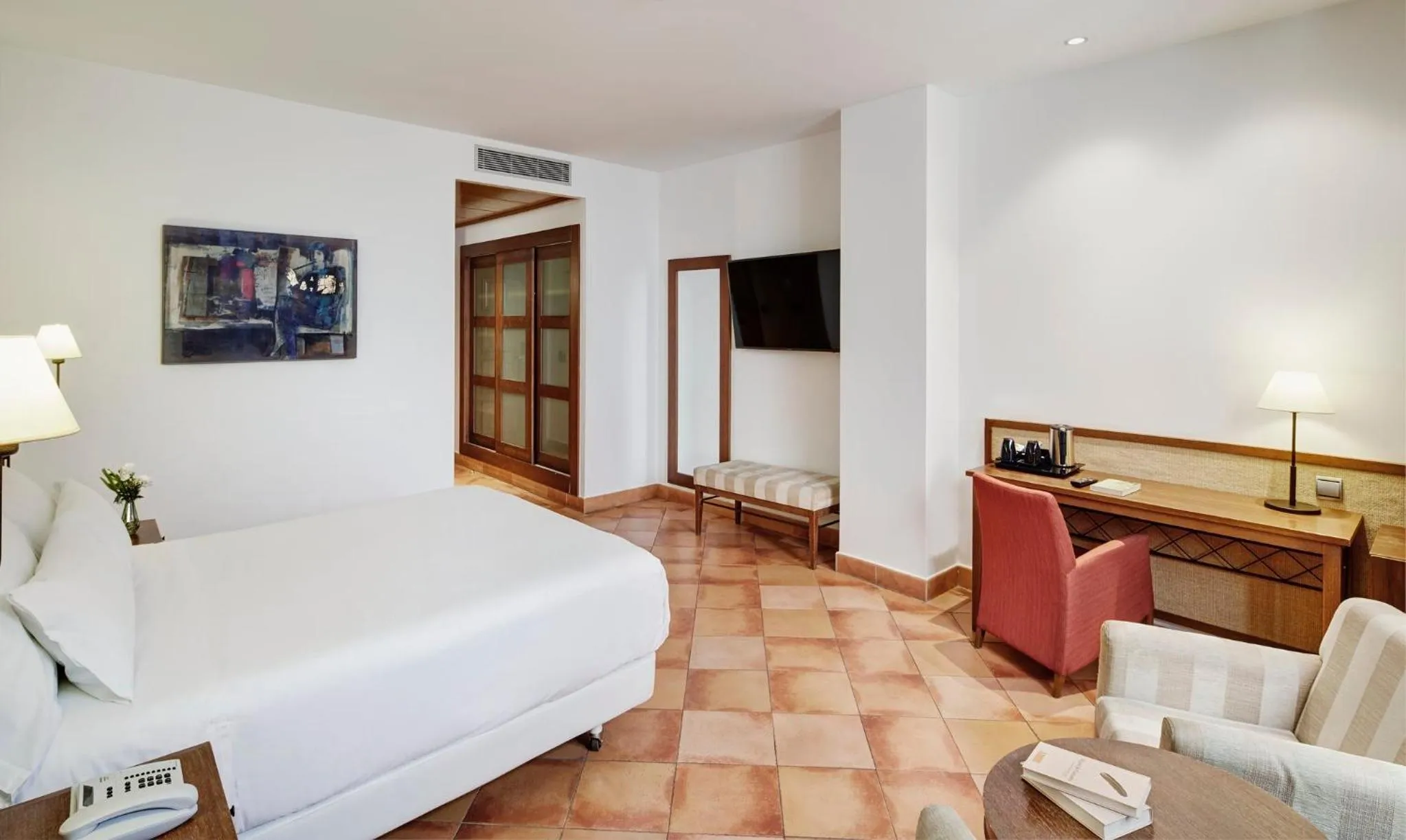 Photo of the whole room, Bed in Sercotel Toledo Renacimiento