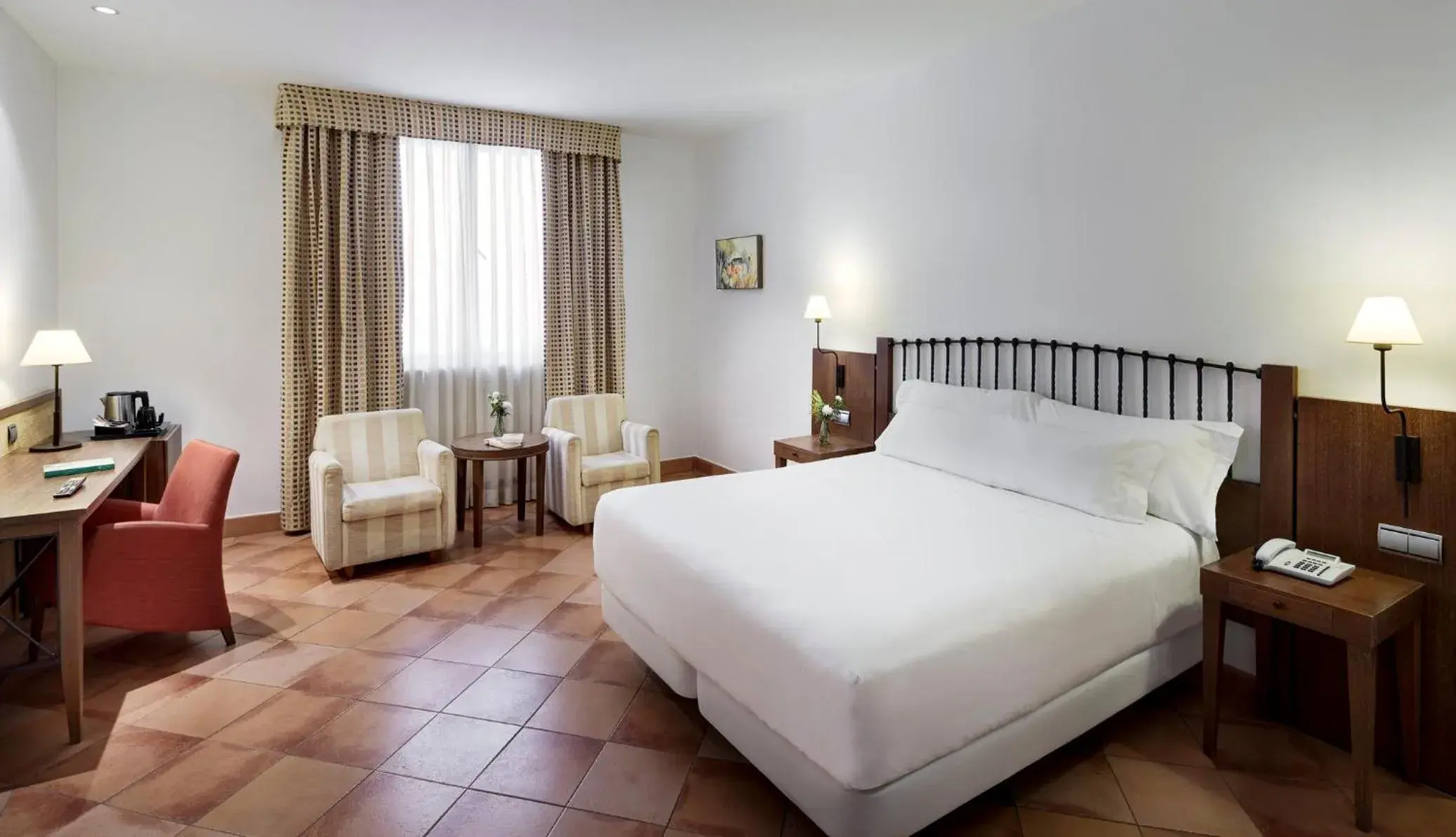 Photo of the whole room, Bed in Sercotel Toledo Renacimiento Photo of the whole room, Bed in Sercotel Toledo Renacimiento
