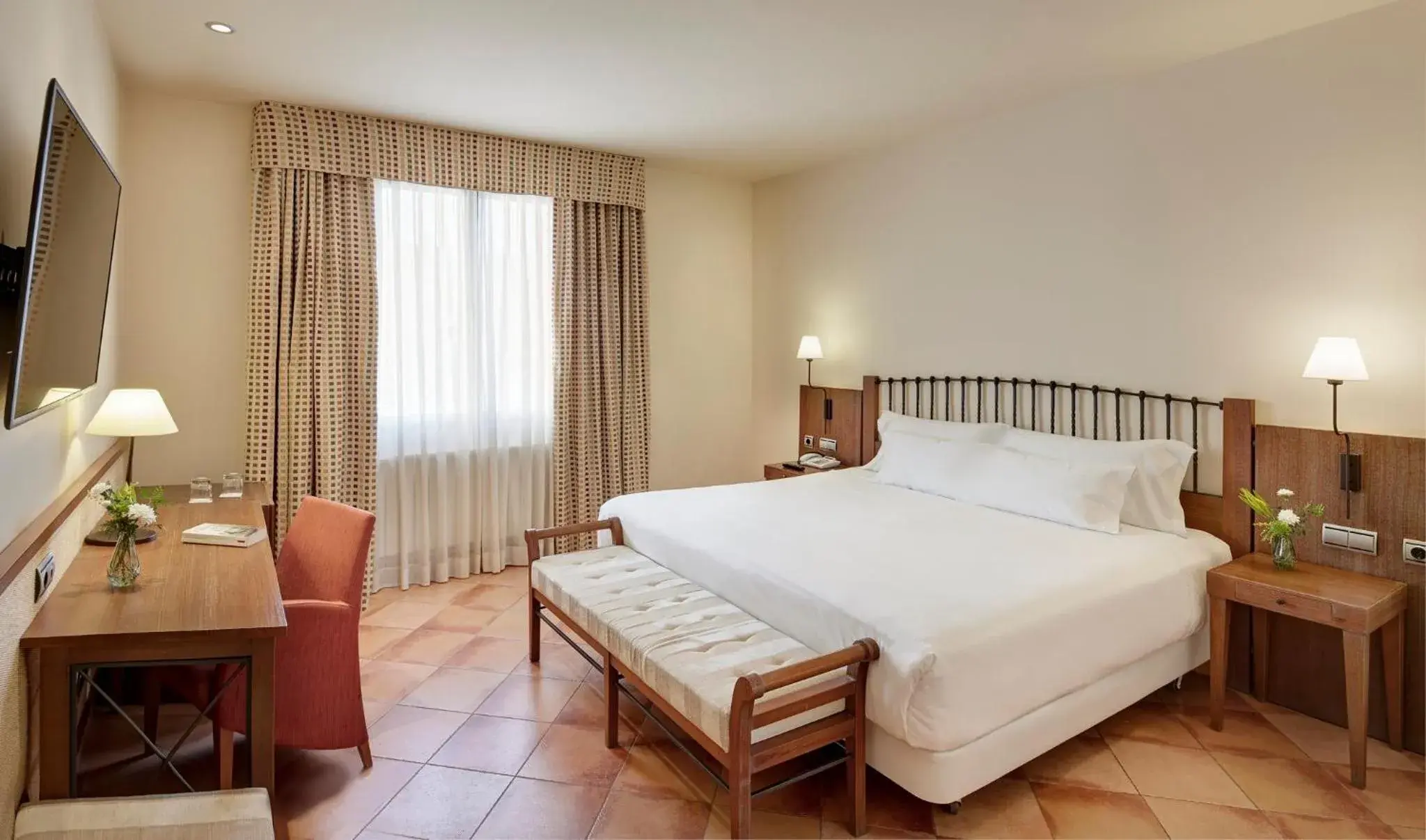 Photo of the whole room, Bed in Sercotel Toledo Renacimiento Photo of the whole room, Bed in Sercotel Toledo Renacimiento