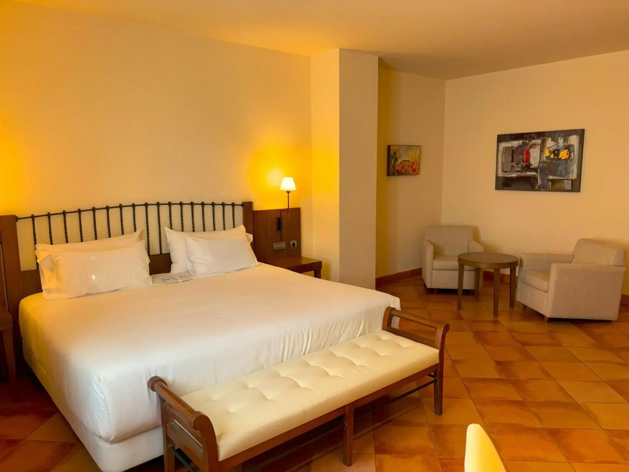 Photo of the whole room, Bed in Sercotel Toledo Renacimiento Photo of the whole room, Bed in Sercotel Toledo Renacimiento