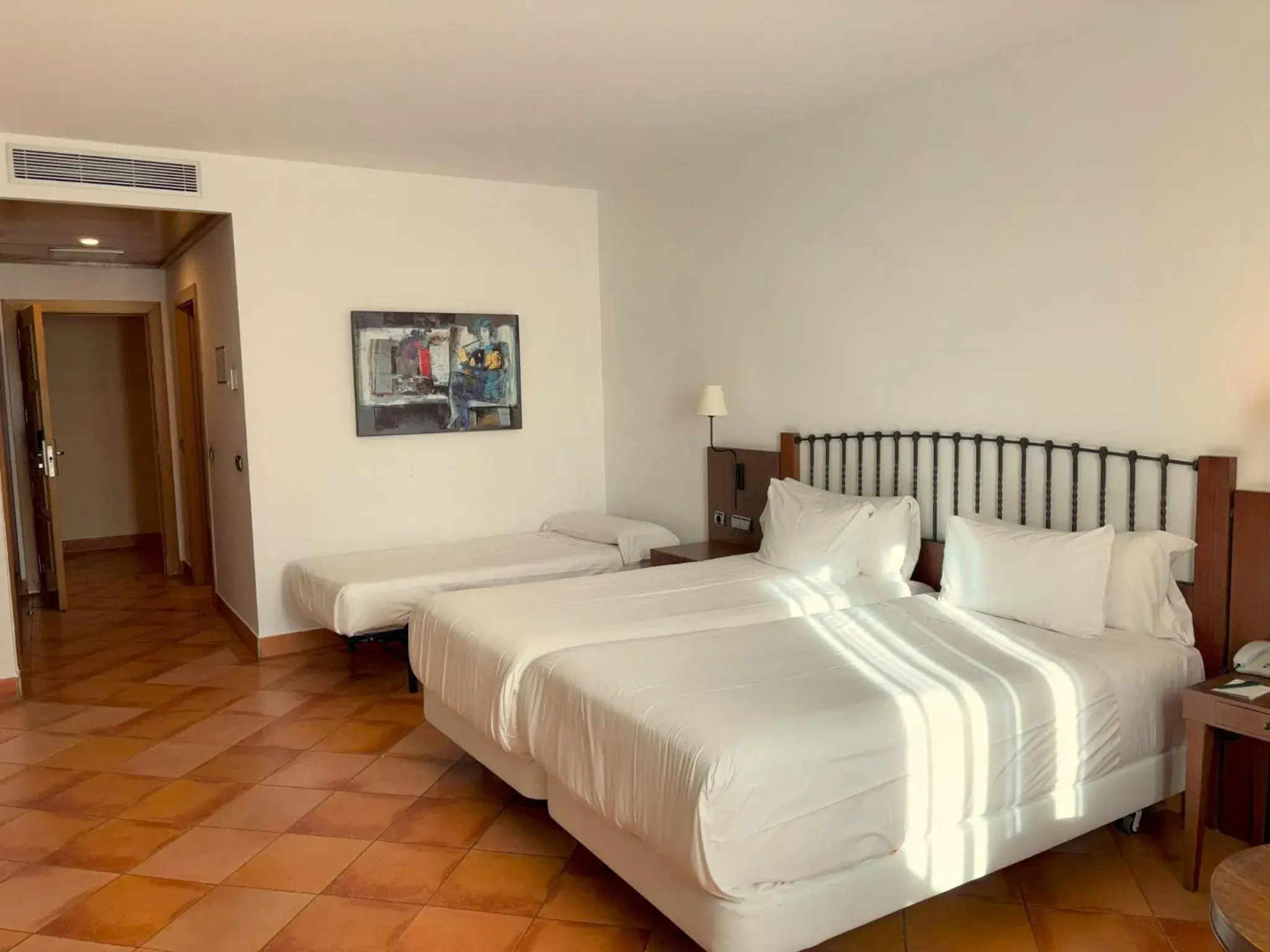 Photo of the whole room, Bed in Sercotel Toledo Renacimiento Photo of the whole room, Bed in Sercotel Toledo Renacimiento