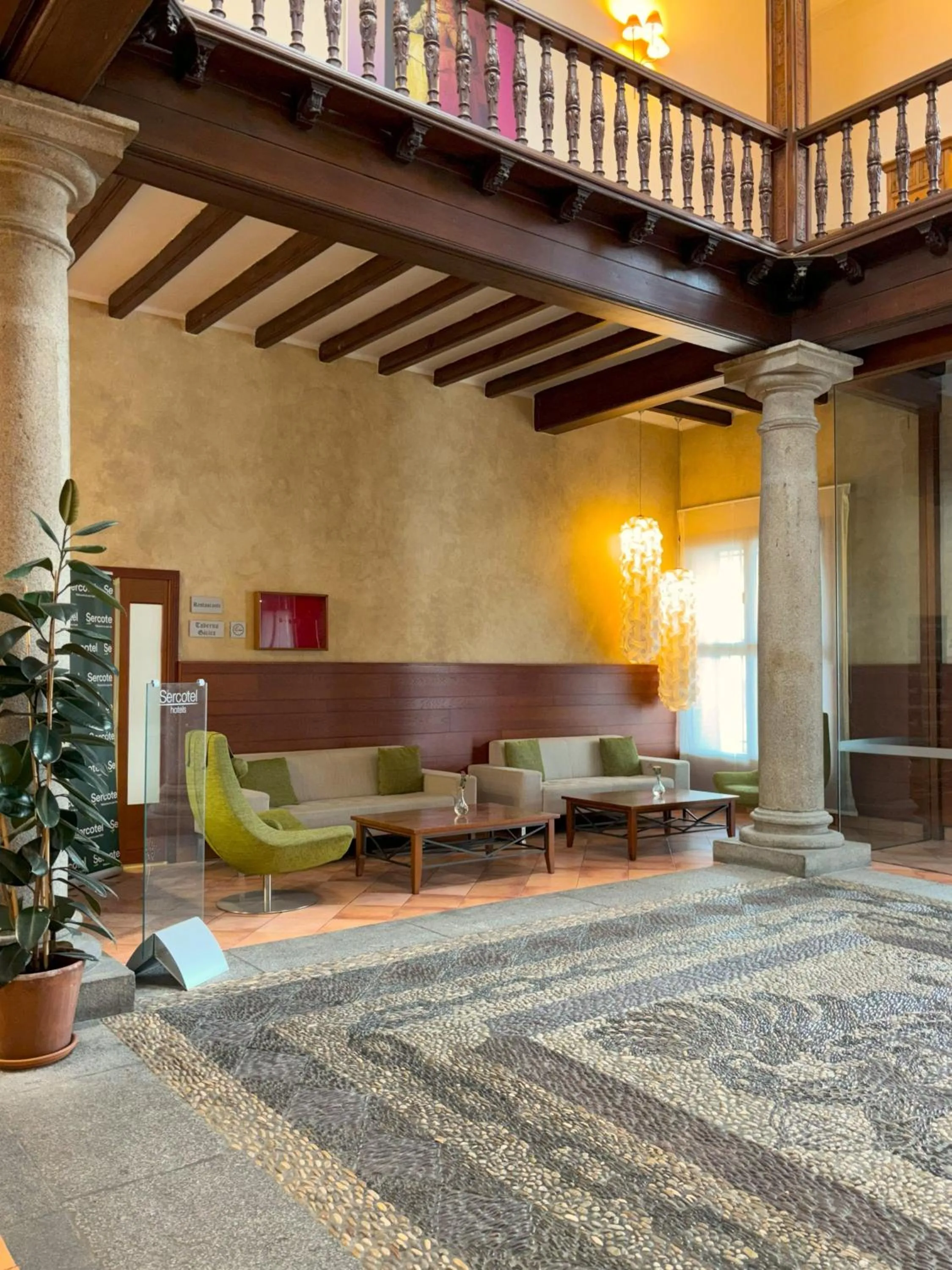 Lobby or reception in Sercotel Toledo Renacimiento