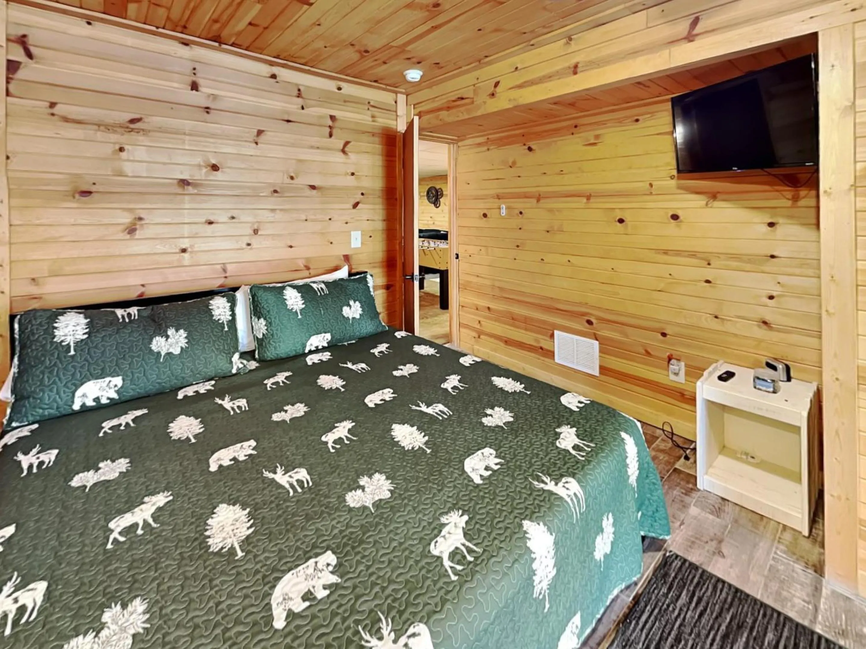 Bed in LakeStar Chalet