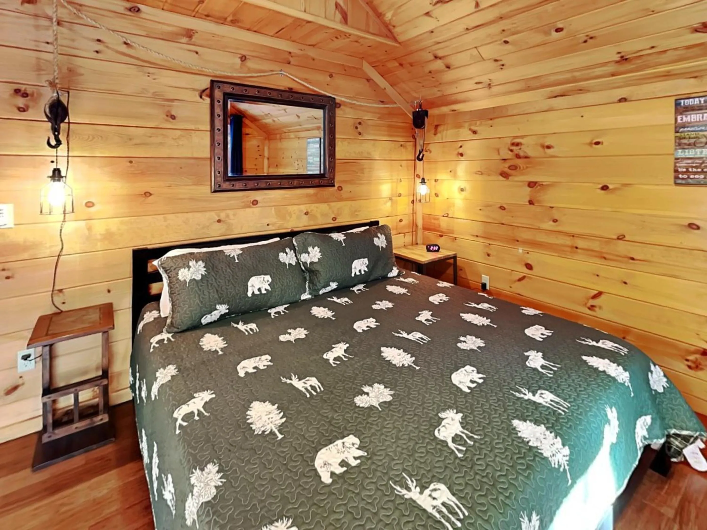 Bed in LakeStar Chalet