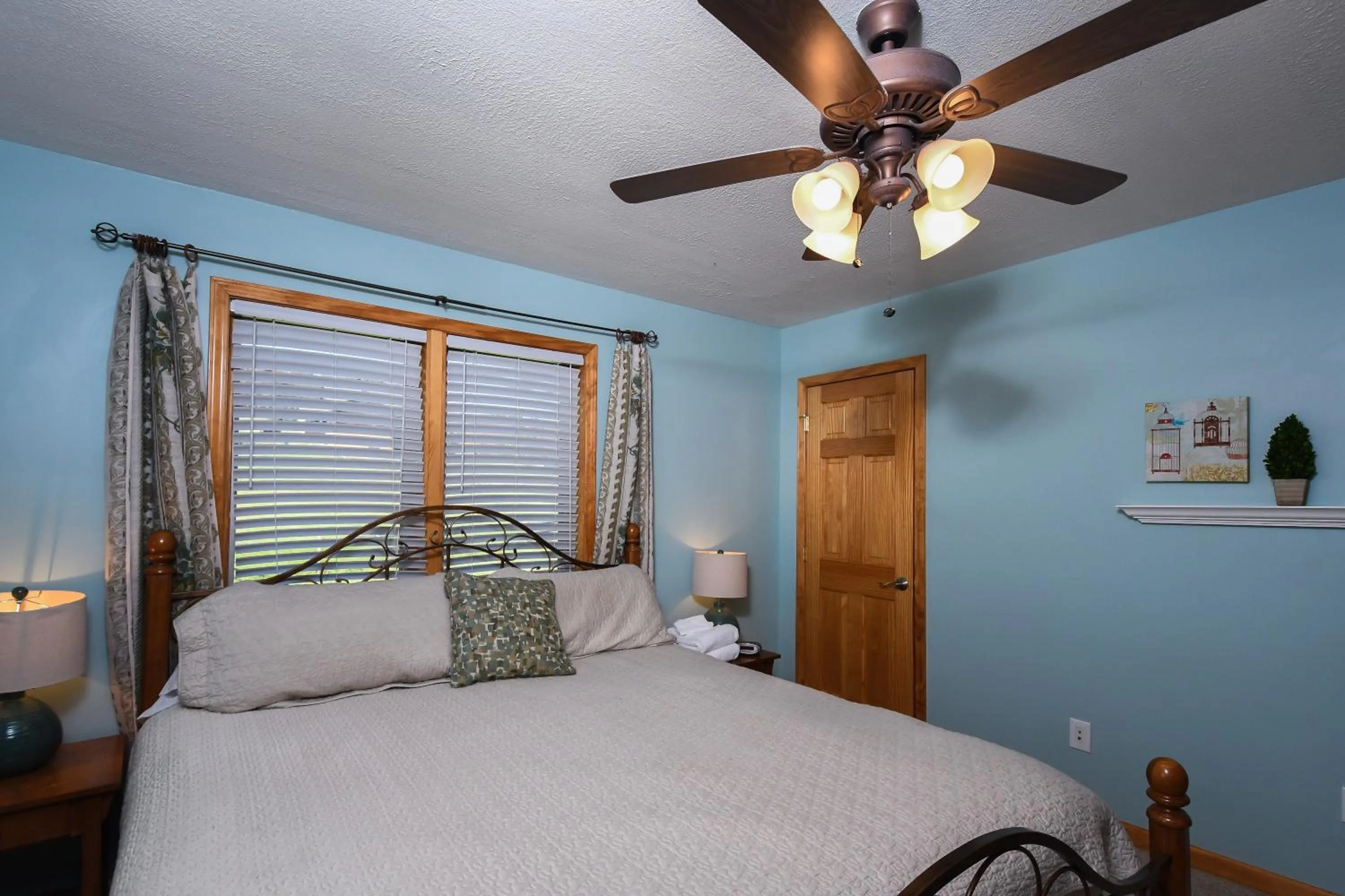 Property building, Bed in Windsor House