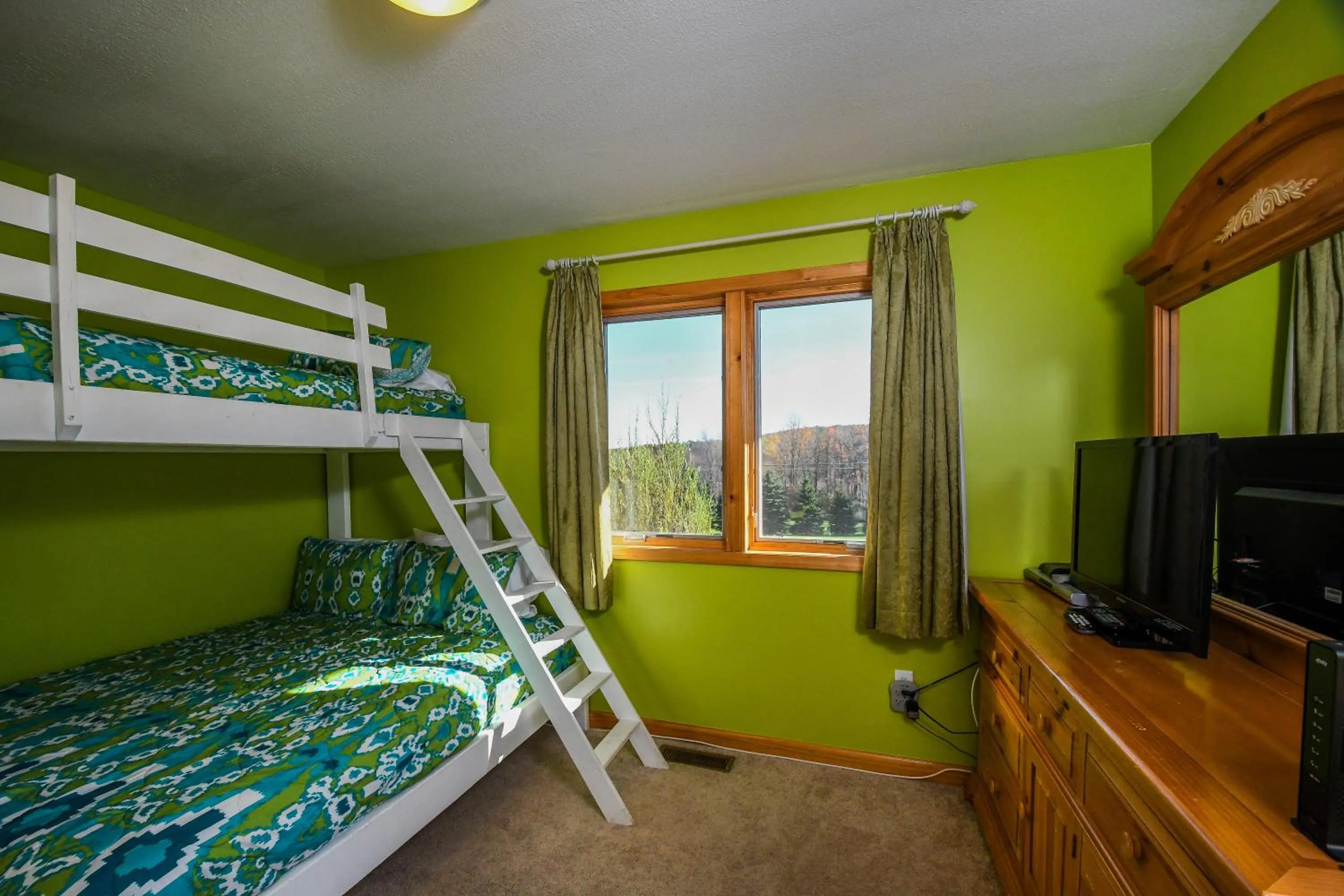 Property building, Bed in Windsor House