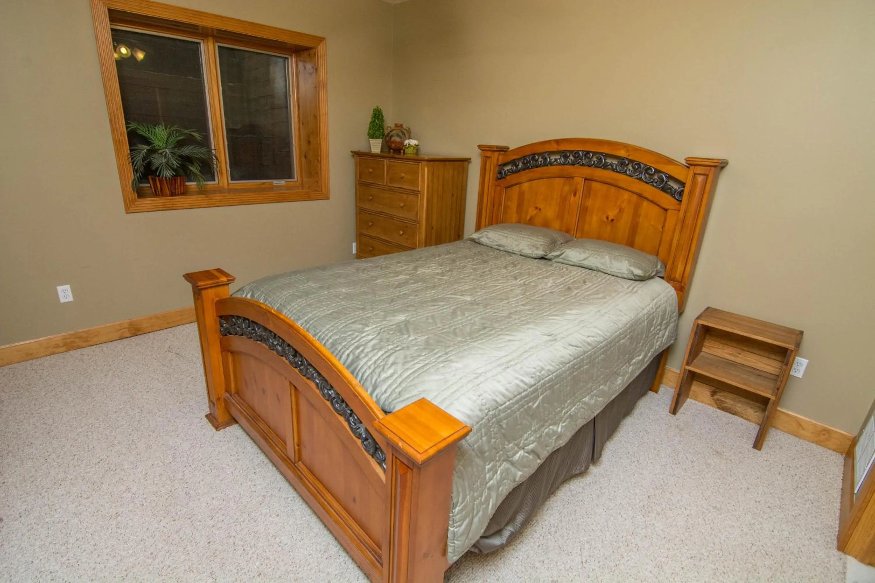 Property building, Bed in Marsh Run Cove