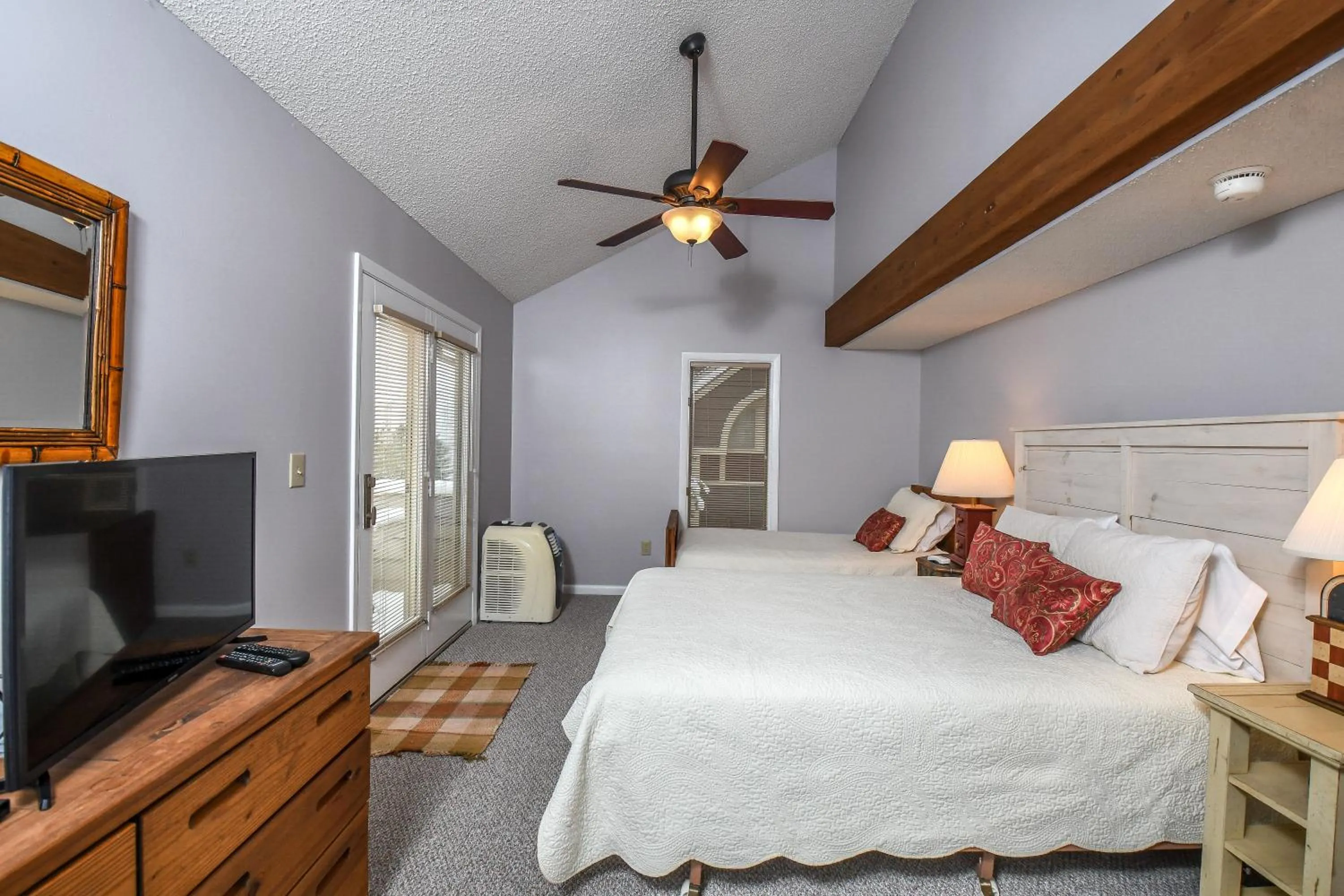 Bed in Pivots & Divots