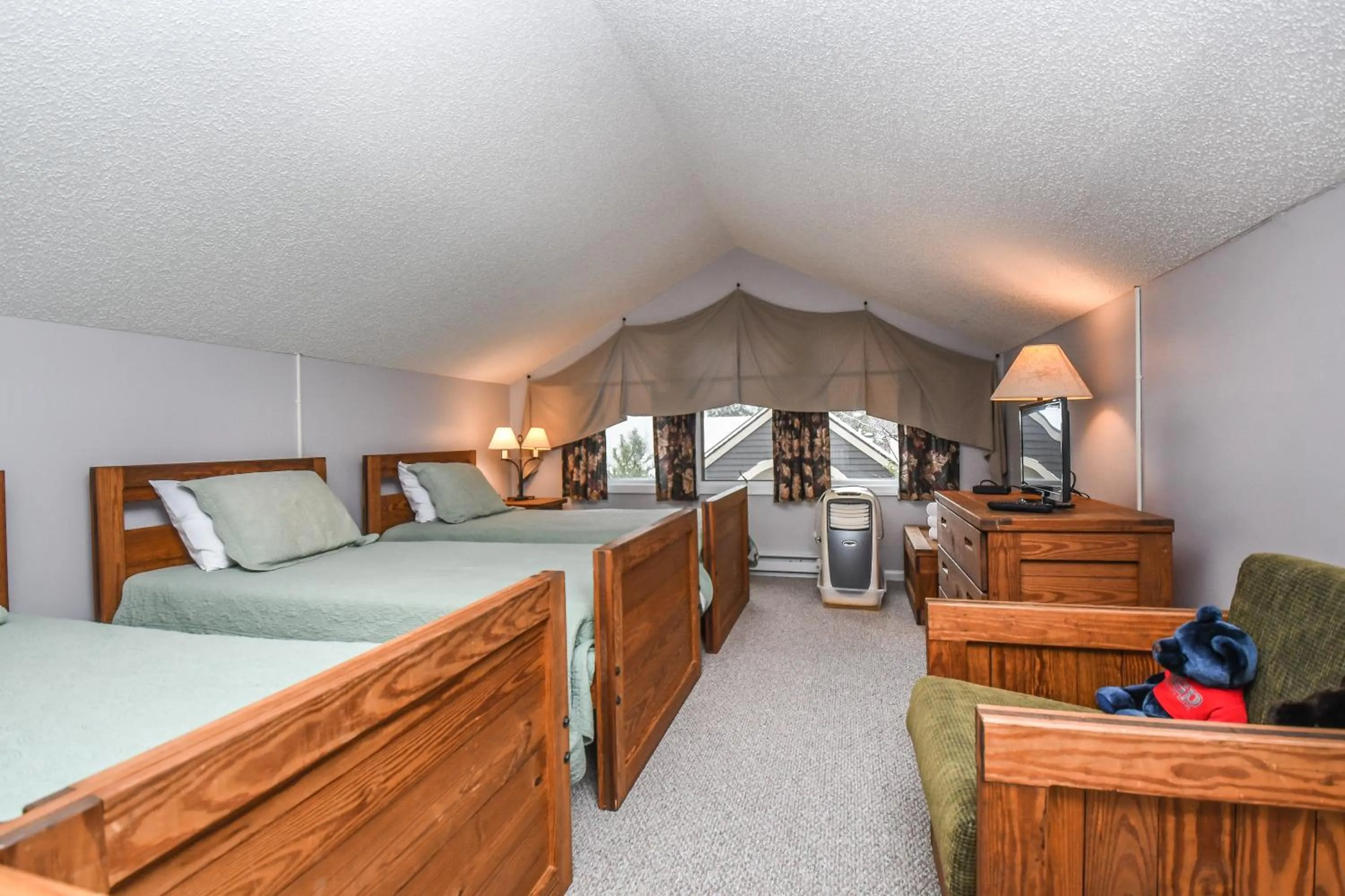 Bed in Pivots & Divots