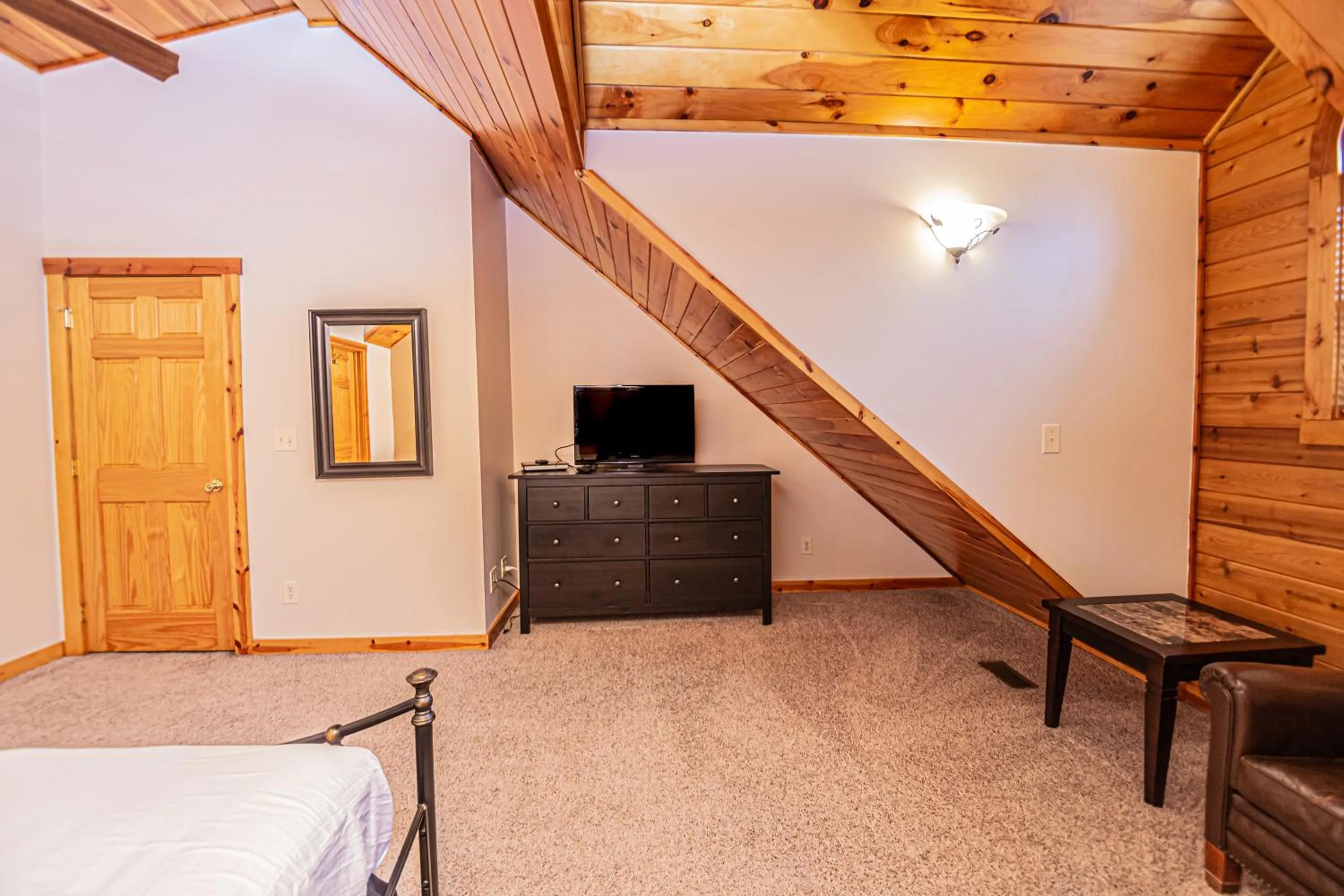 Property building, Bed in Donovans Dacha