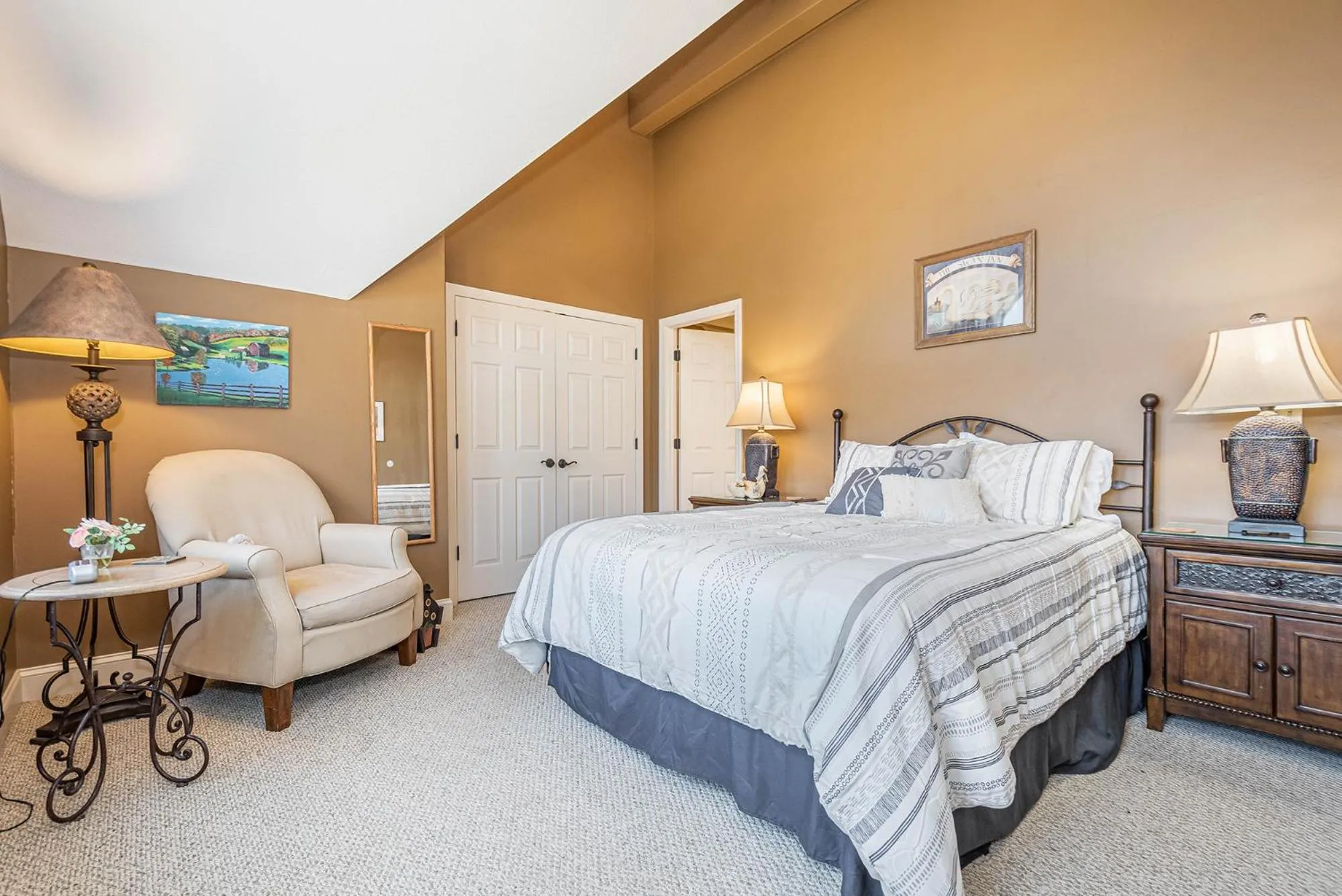 Property building, Bed in Strawberry Fields