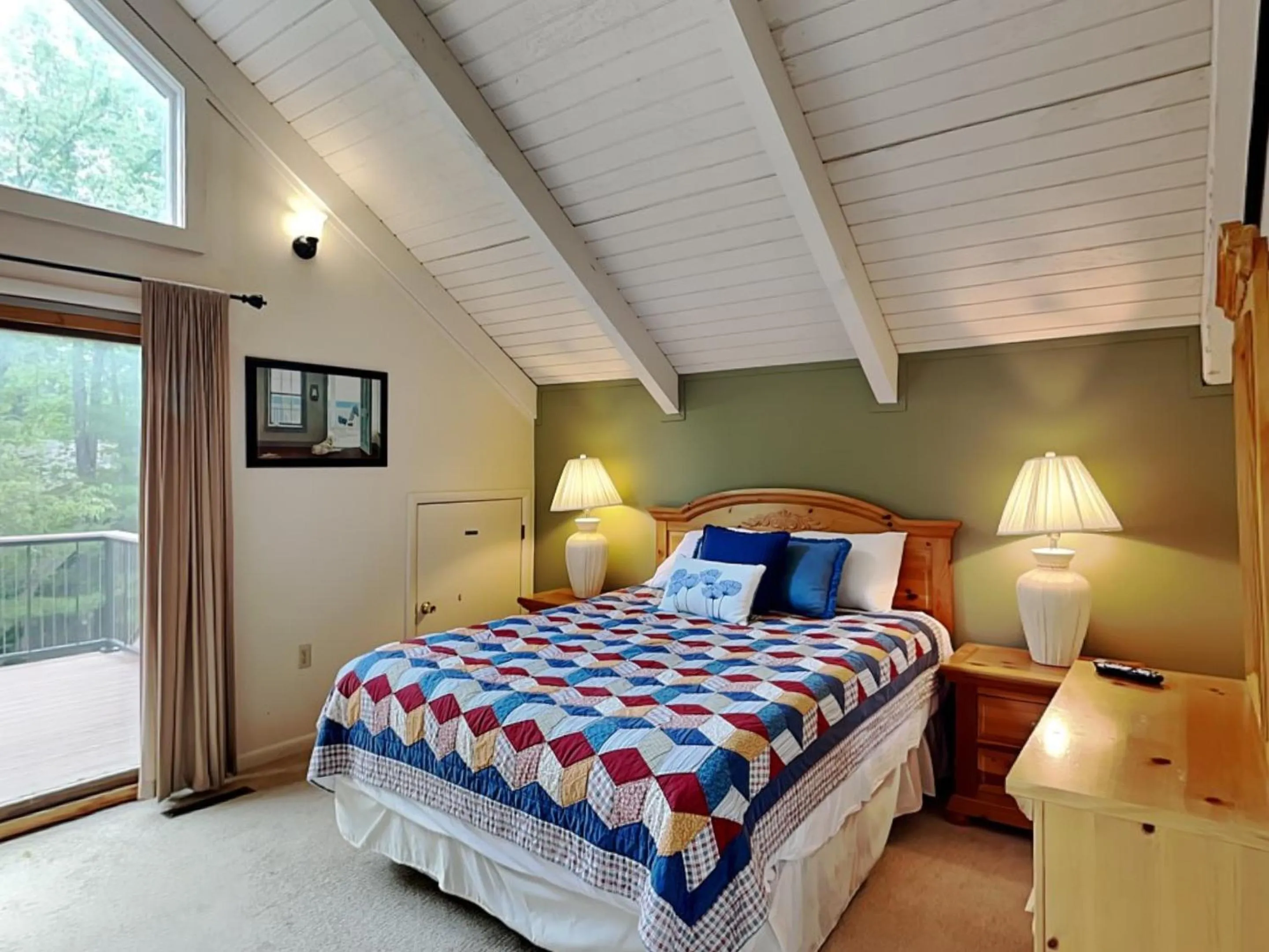 Property building, Bed in Bear Feet