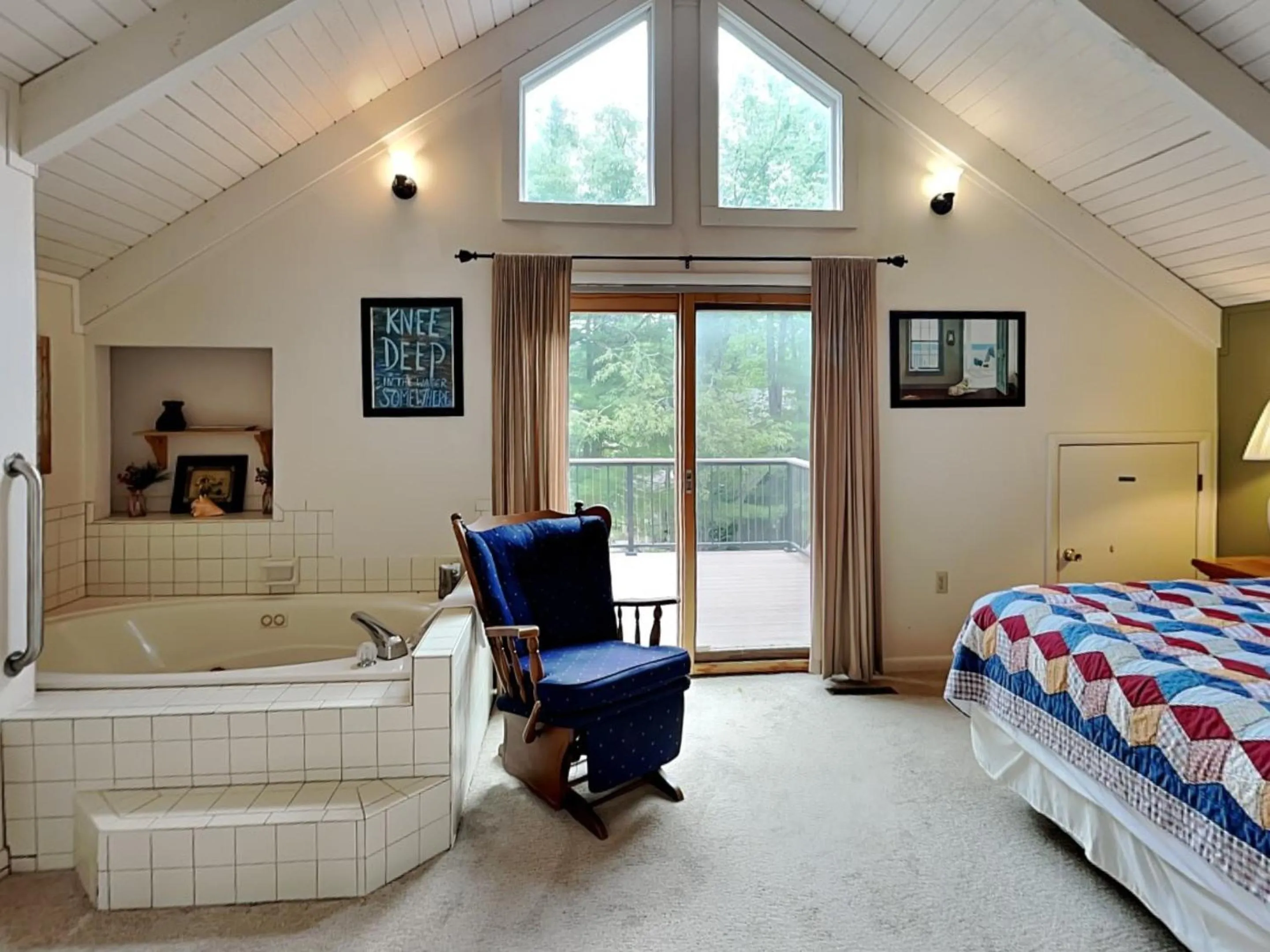 Property building, Bed in Bear Feet