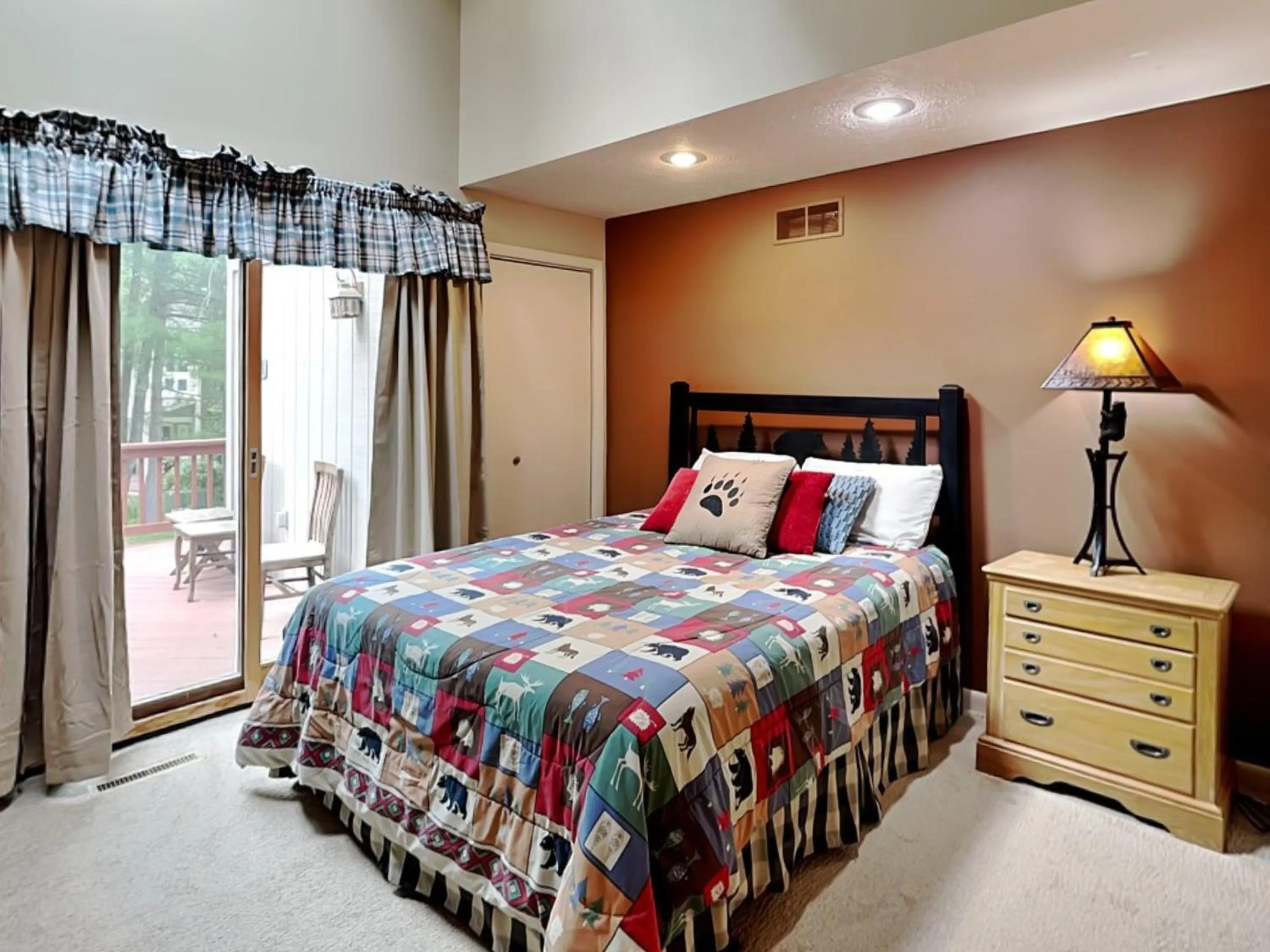 Property building, Bed in Bear Feet