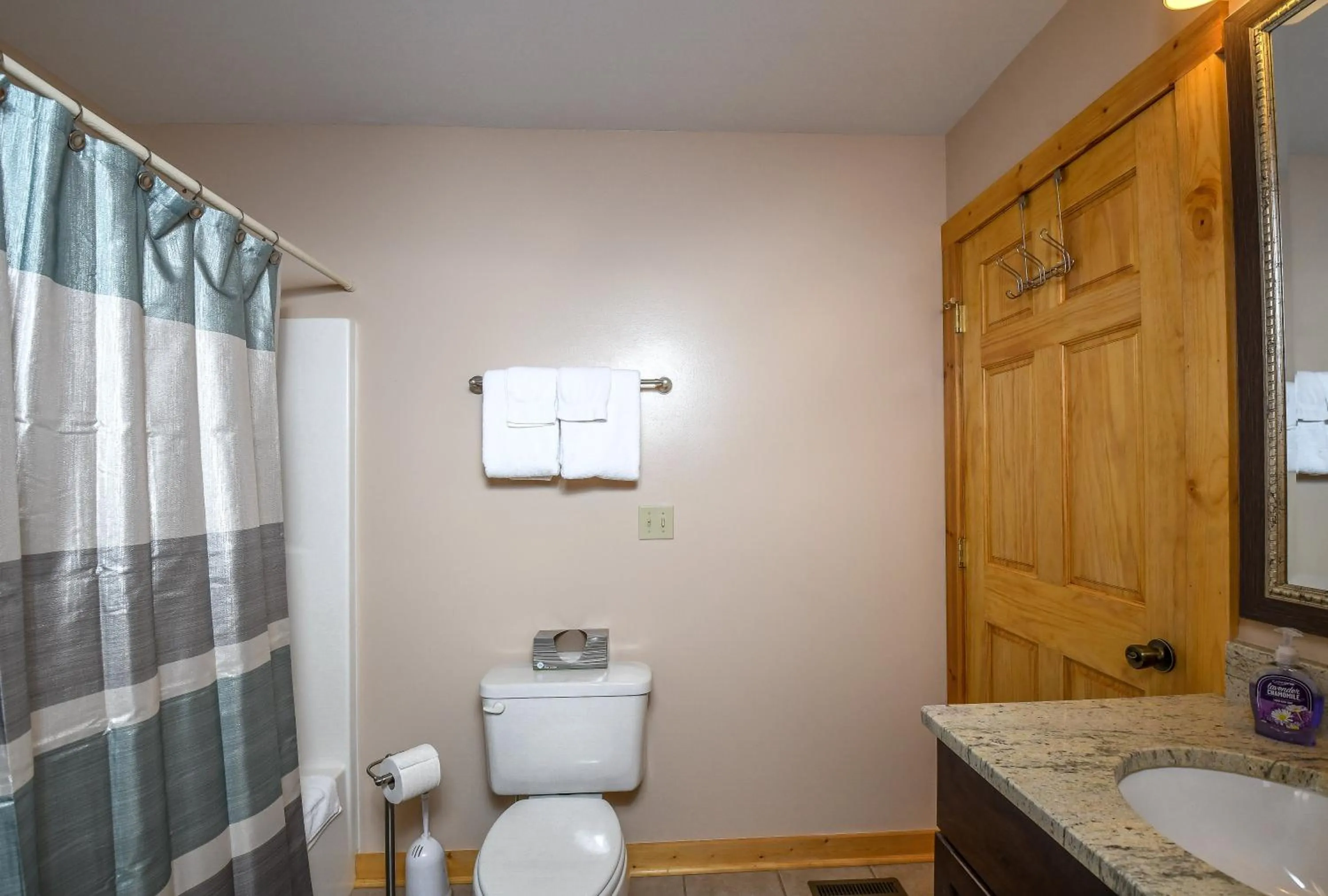 Property building in Cedar Shores Villa 03