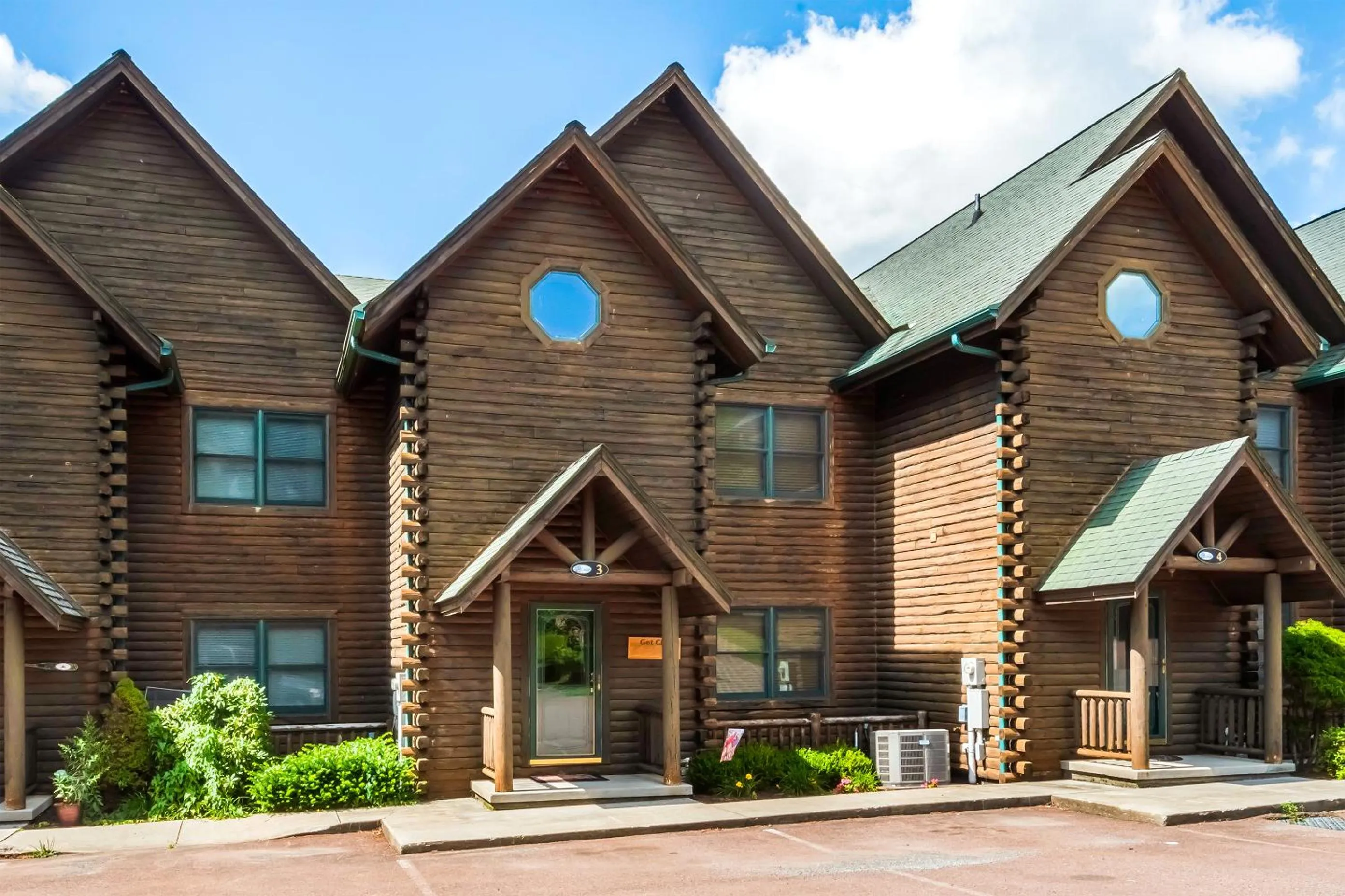 Property building in Cedar Shores Villa 03