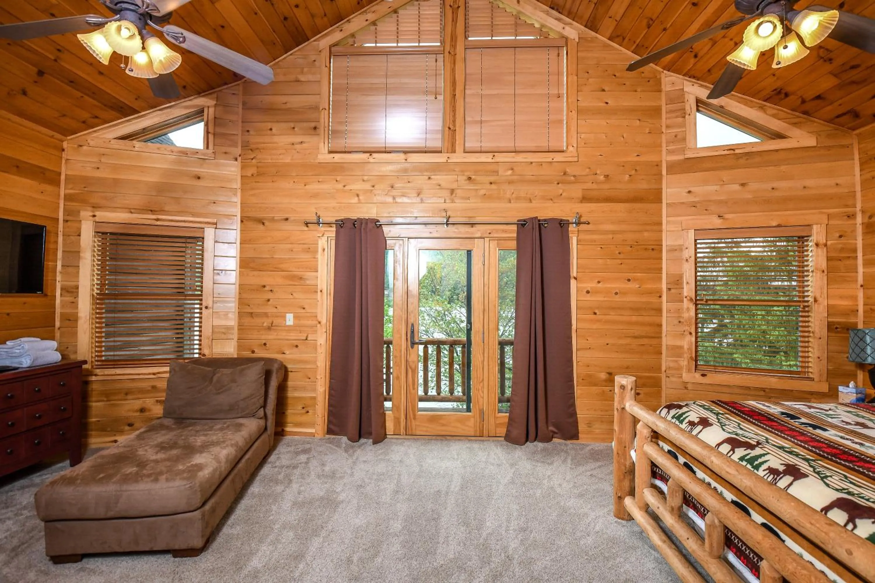 Property building in Cedar Shores Villa 03