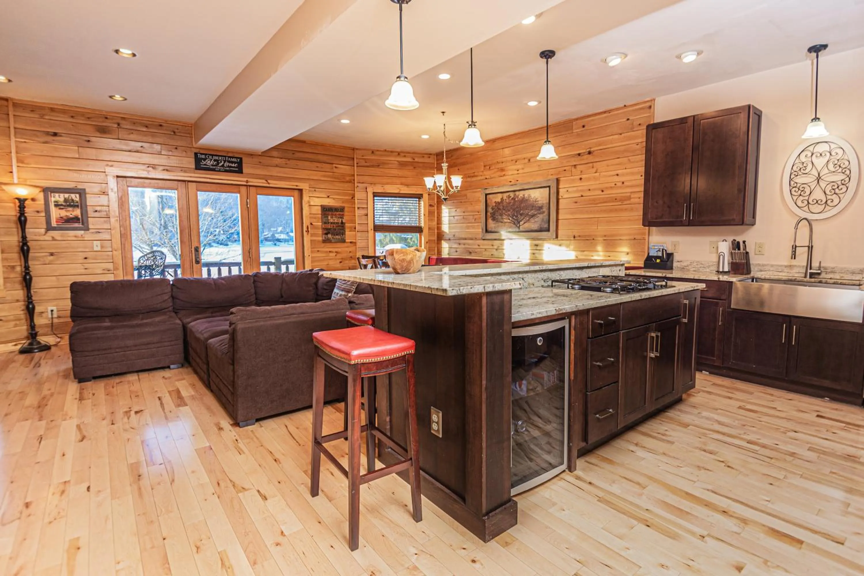 Property building in Cedar Shores Villa 03