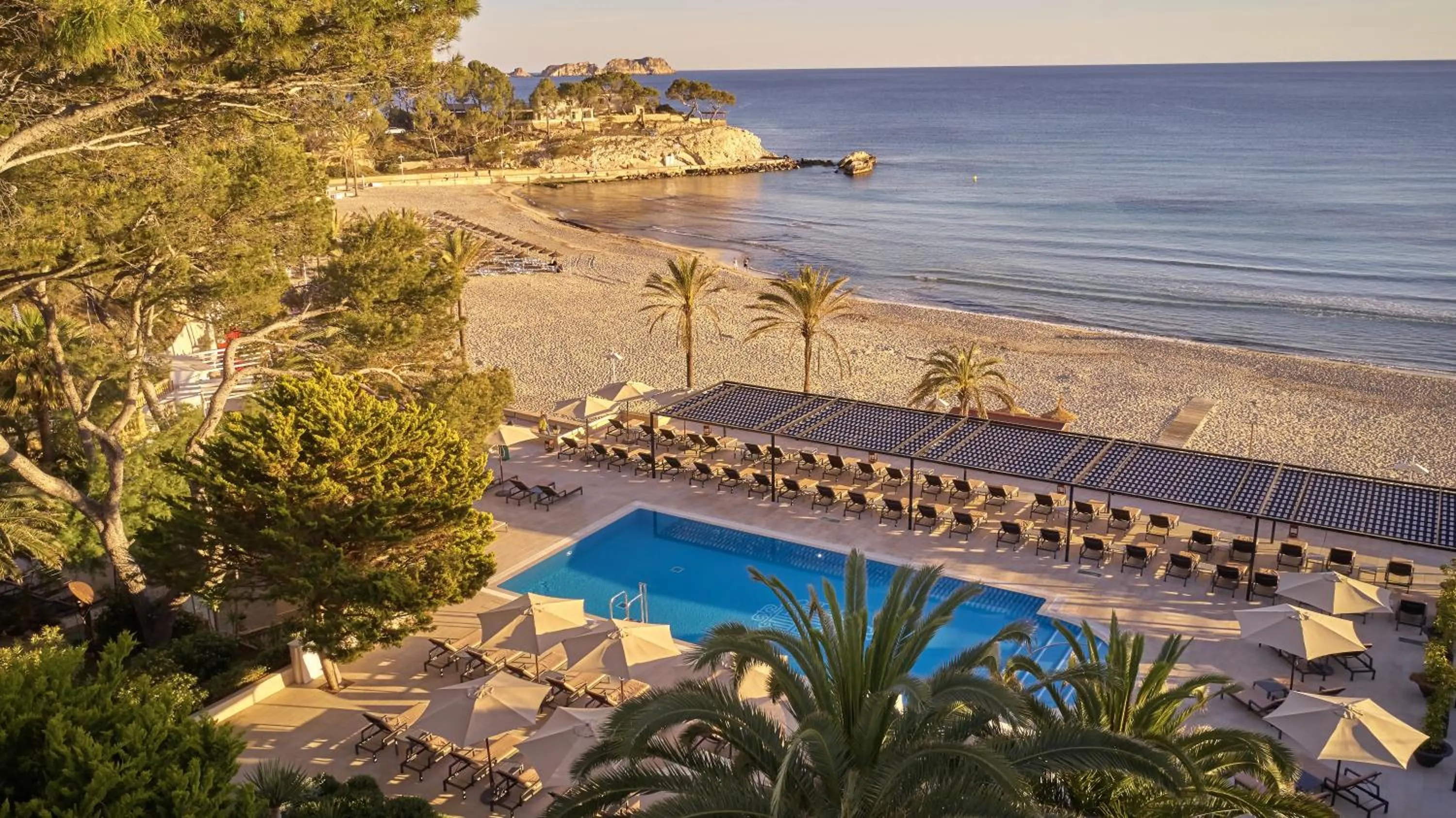 Swimming pool in Secrets Mallorca Villamil Resort & Spa - Adults Only (+18)