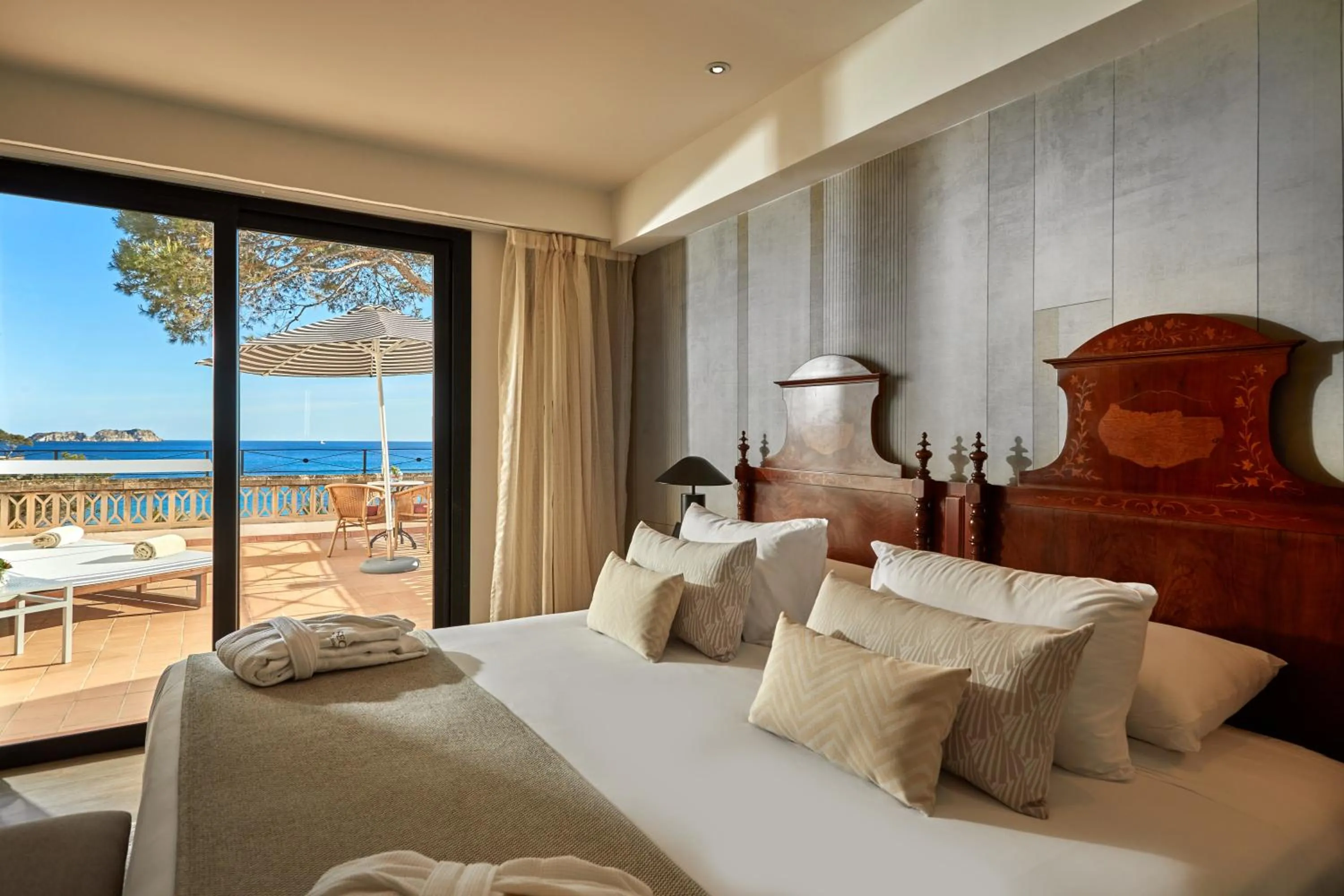 Bed in Secrets Mallorca Villamil Resort & Spa - Adults Only (+18)
