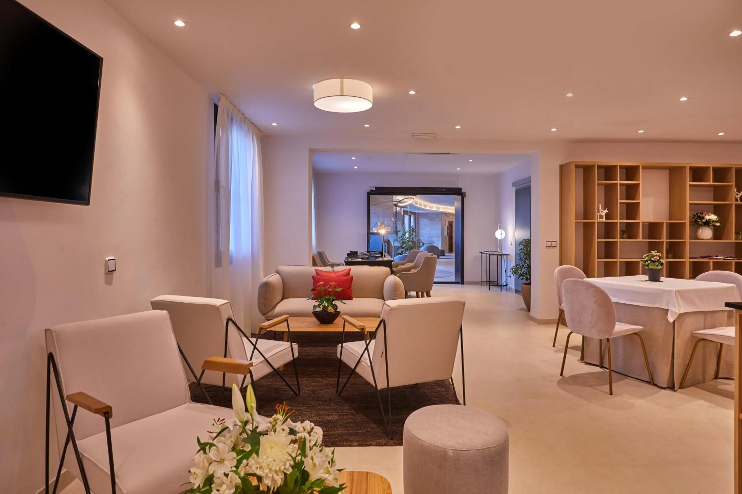 TV and multimedia in Secrets Mallorca Villamil Resort & Spa - Adults Only (+18)