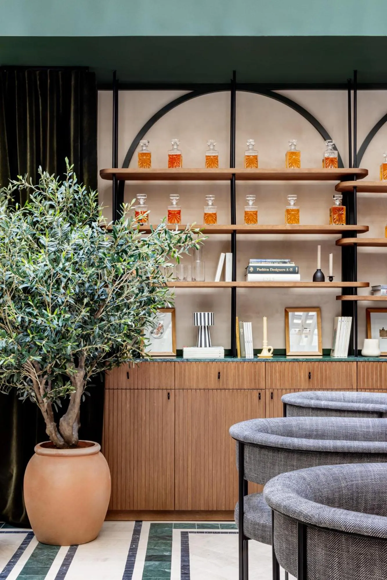 Lounge or bar in TÓTEM Madrid, a Small Luxury Hotel of the World