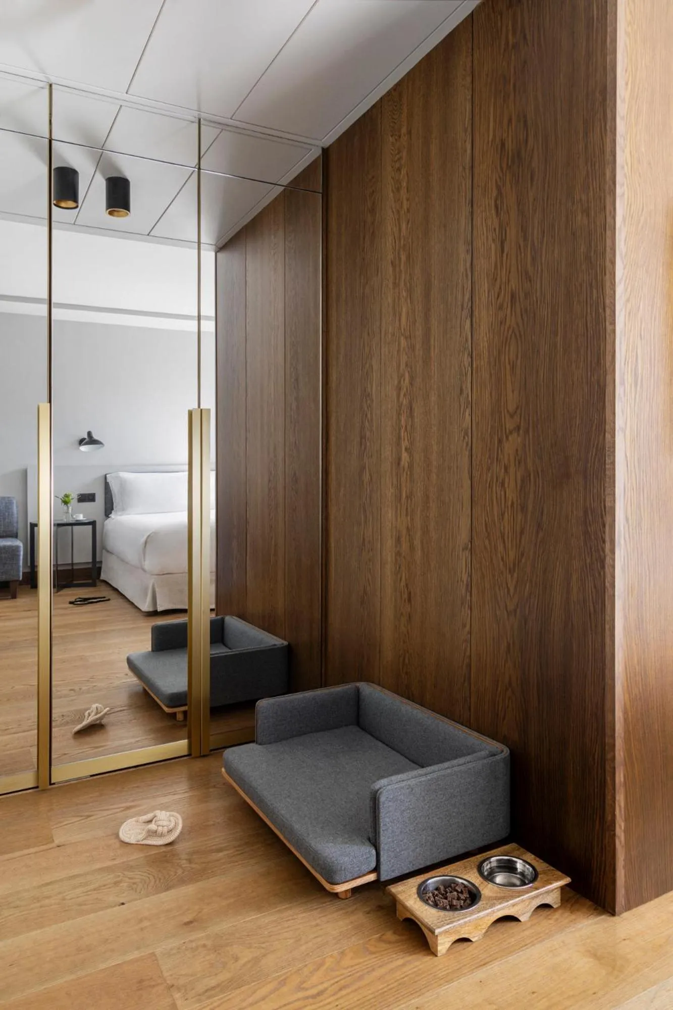 Pets, Bed in TÓTEM Madrid, a Small Luxury Hotel of the World