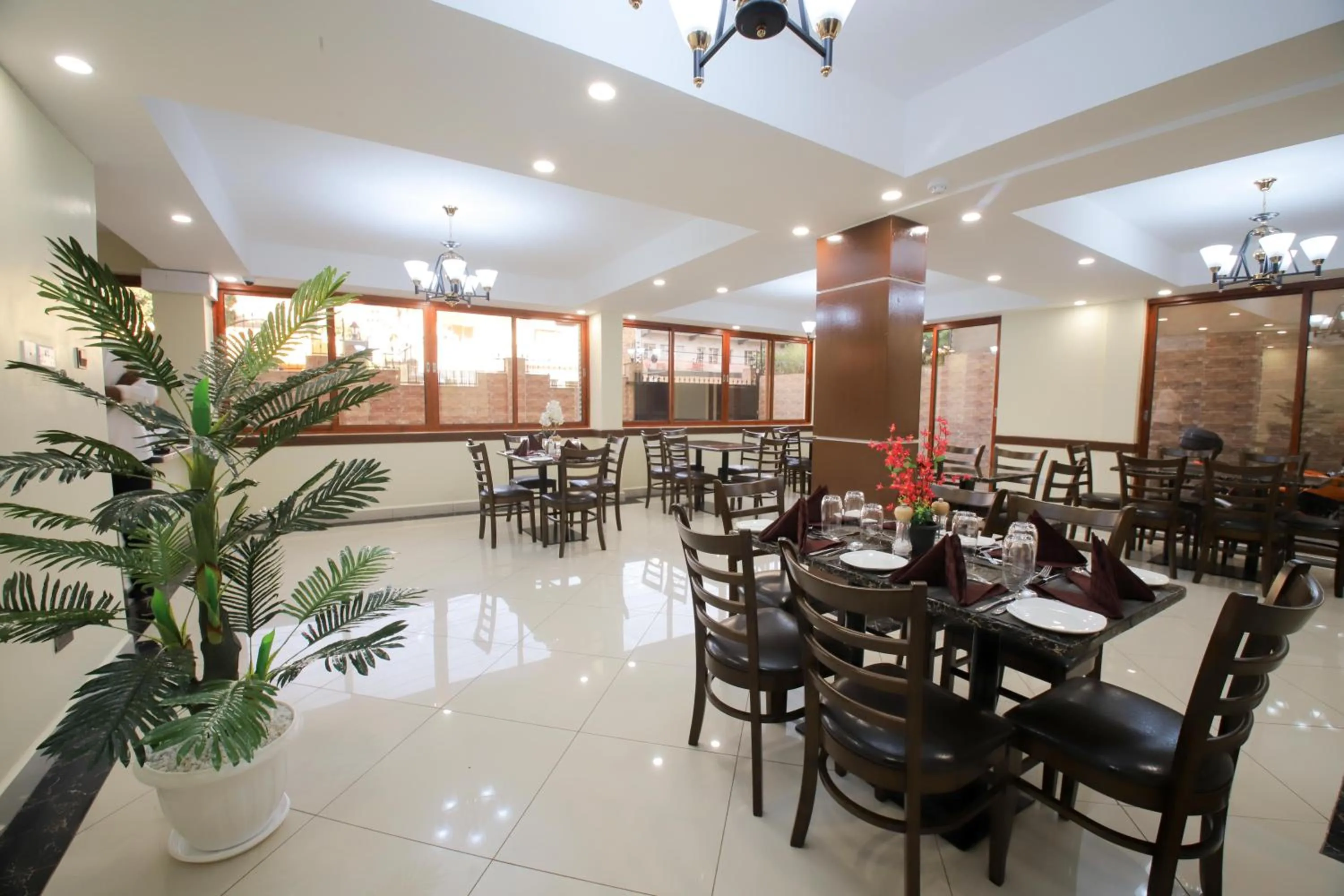 Restaurant/places to eat in Lantern Serviced Apartments