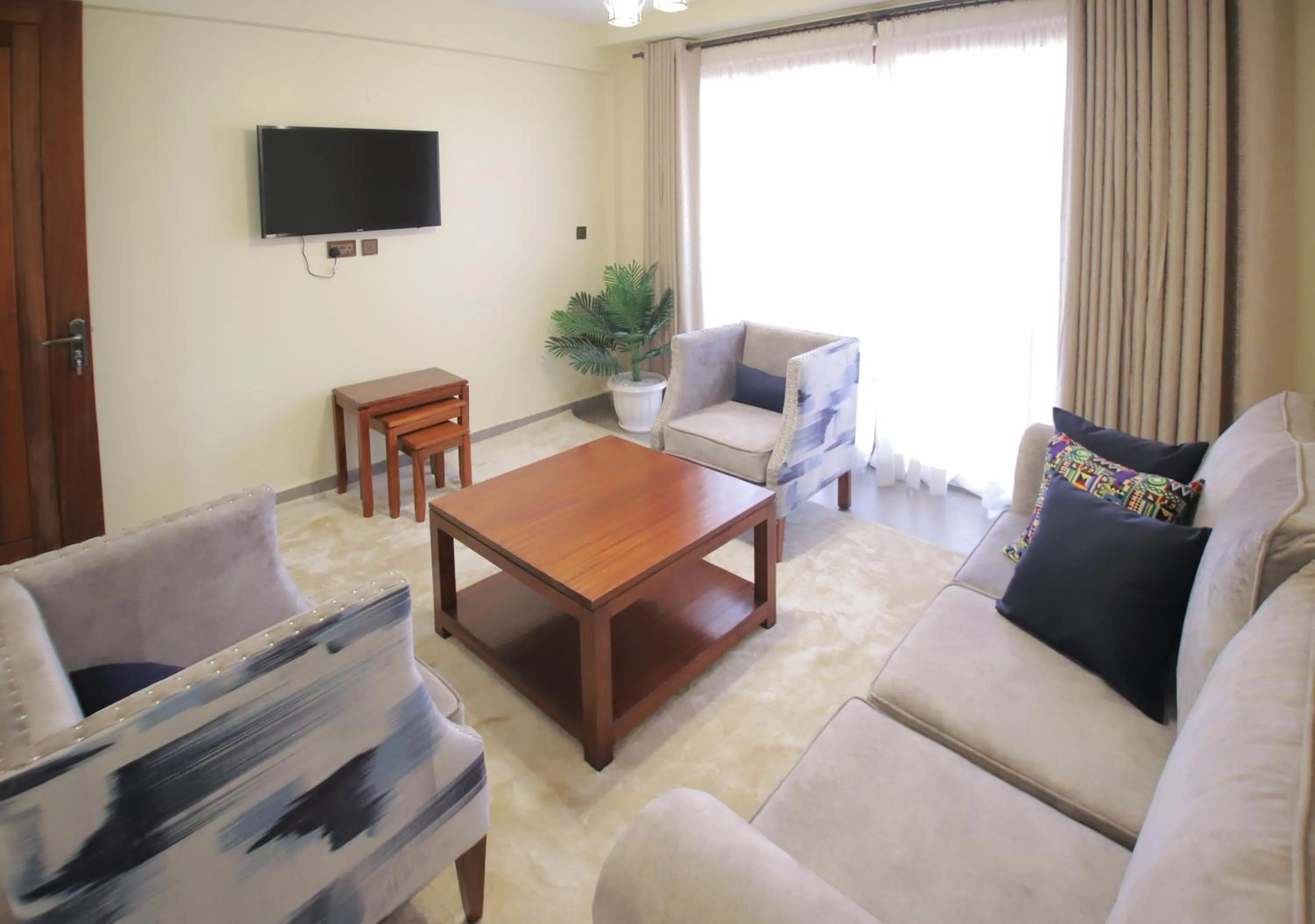 TV and multimedia in Lantern Serviced Apartments