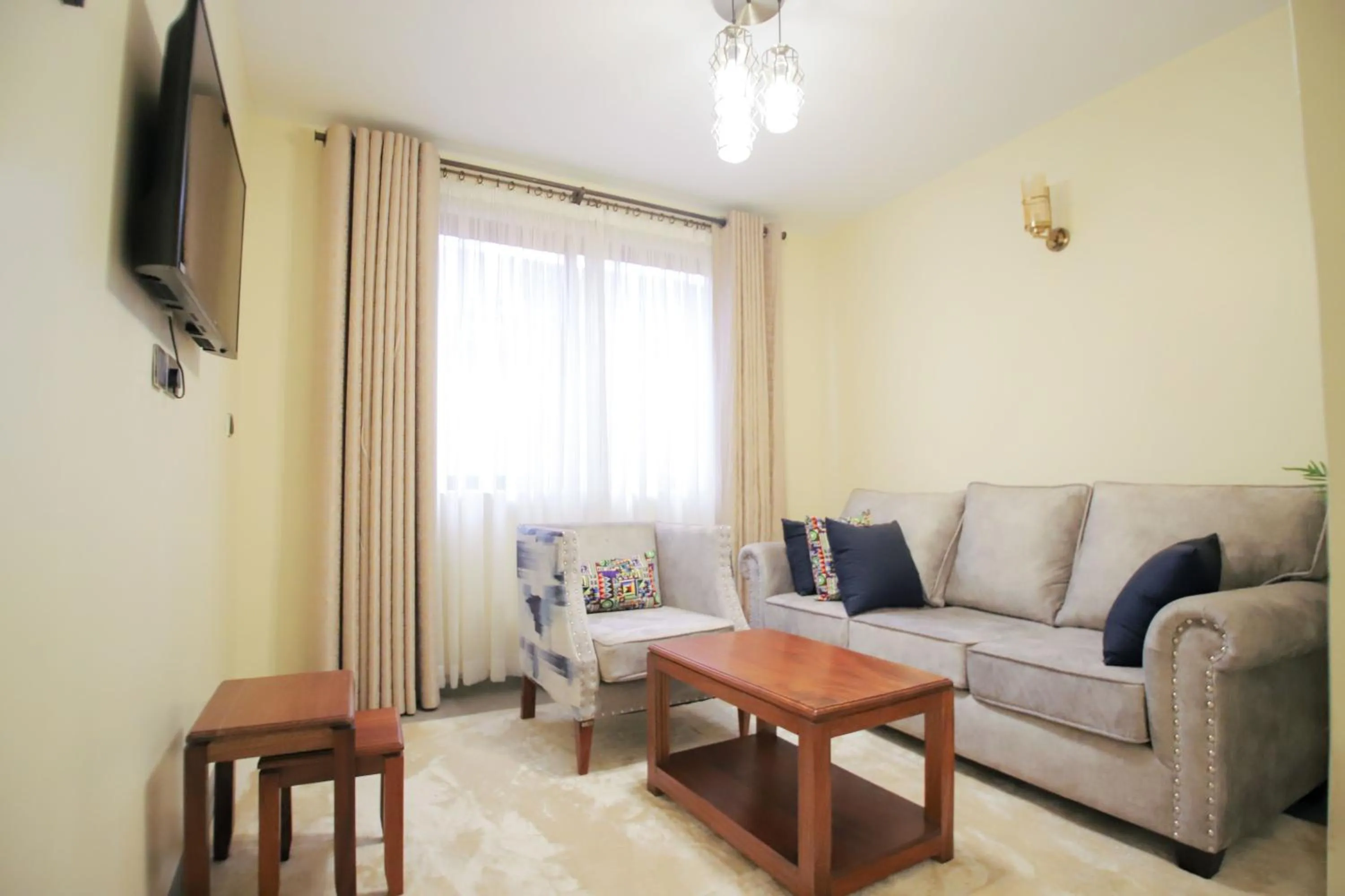 TV and multimedia in Lantern Serviced Apartments