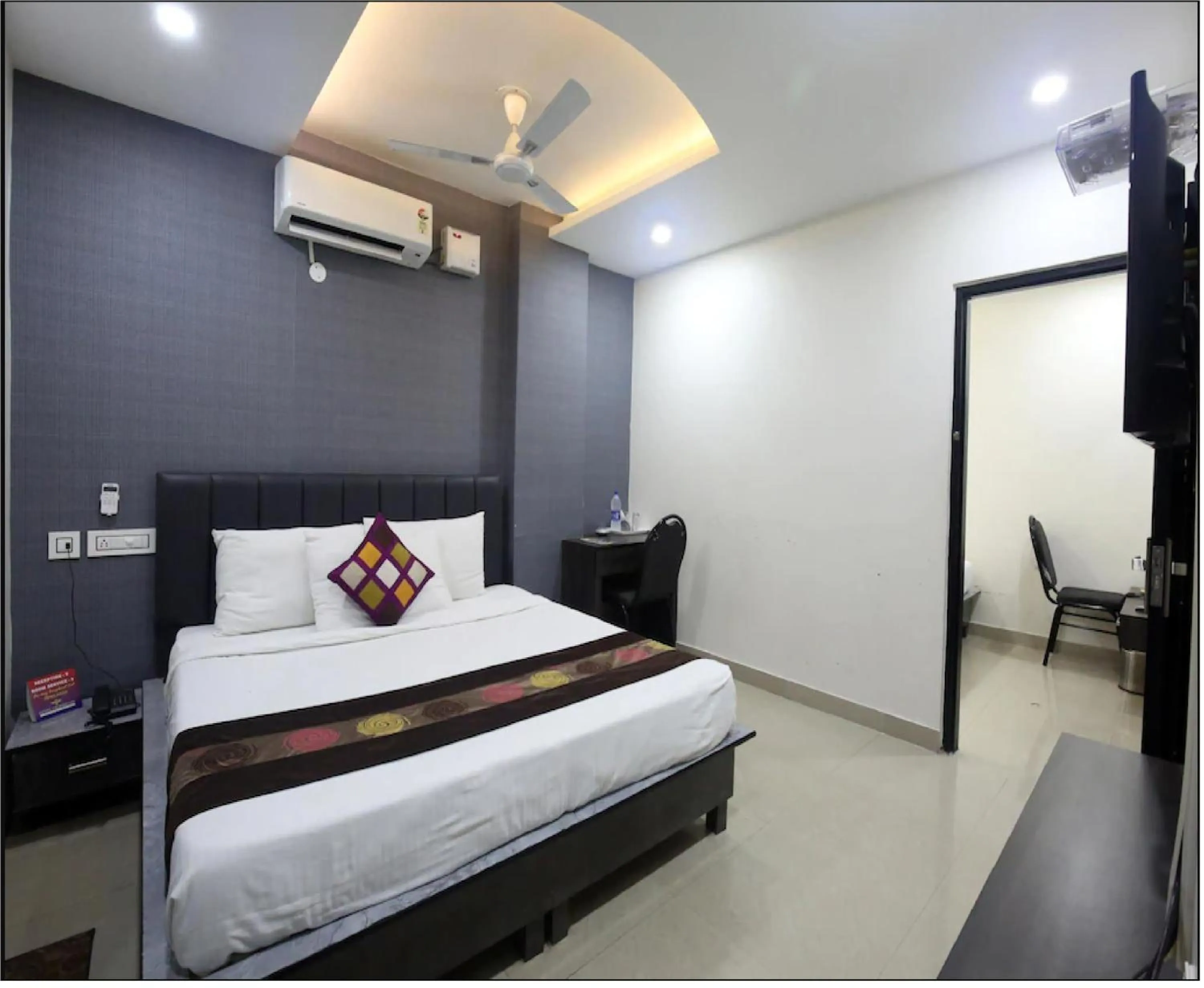 Bed in Hotel Cross Road By WB Inn