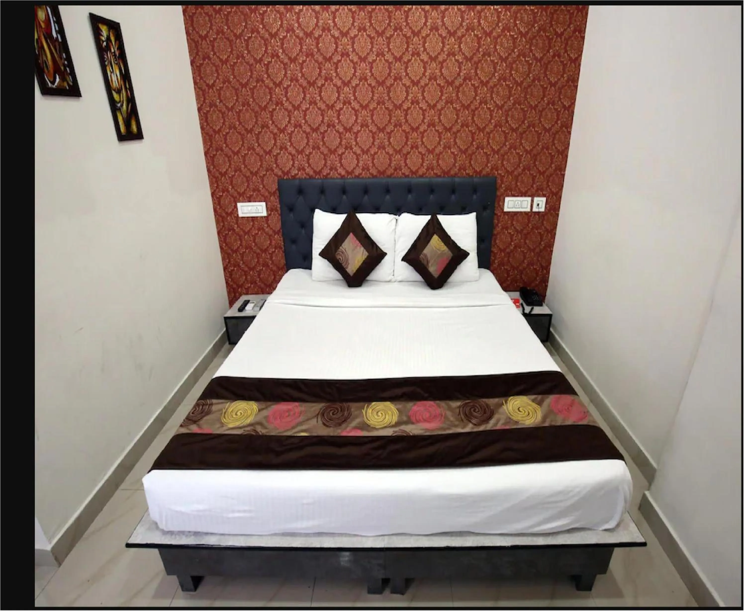 Bed in Hotel Cross Road By WB Inn