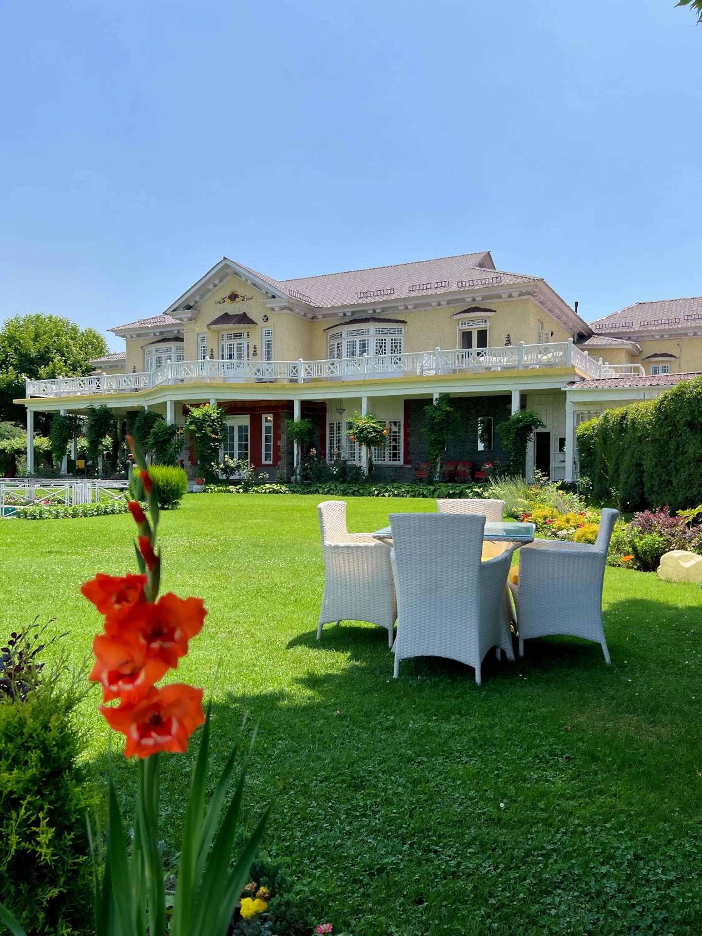 Property building in Karan Mahal