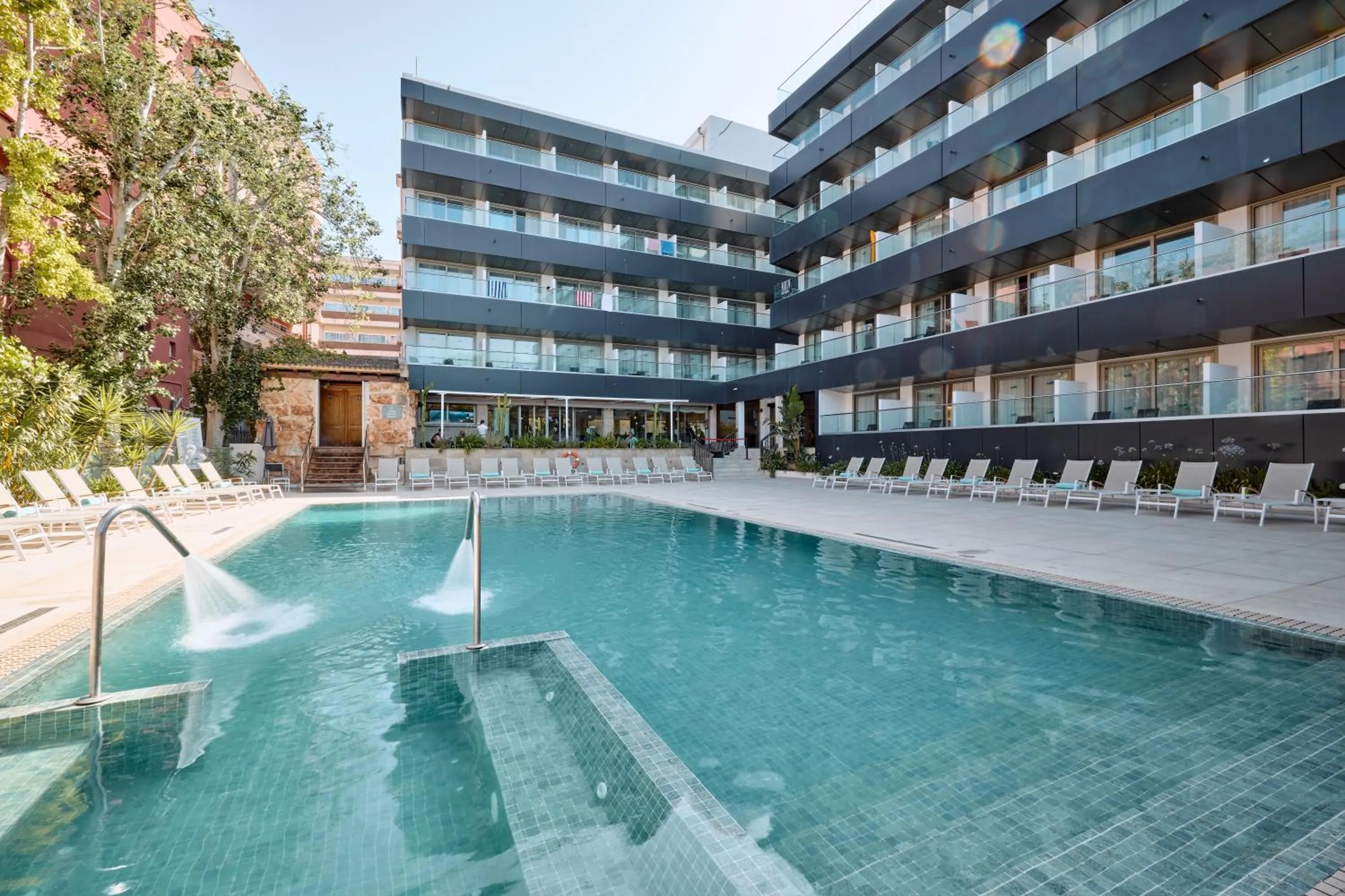 Property building in Hotel Ipanema Beach