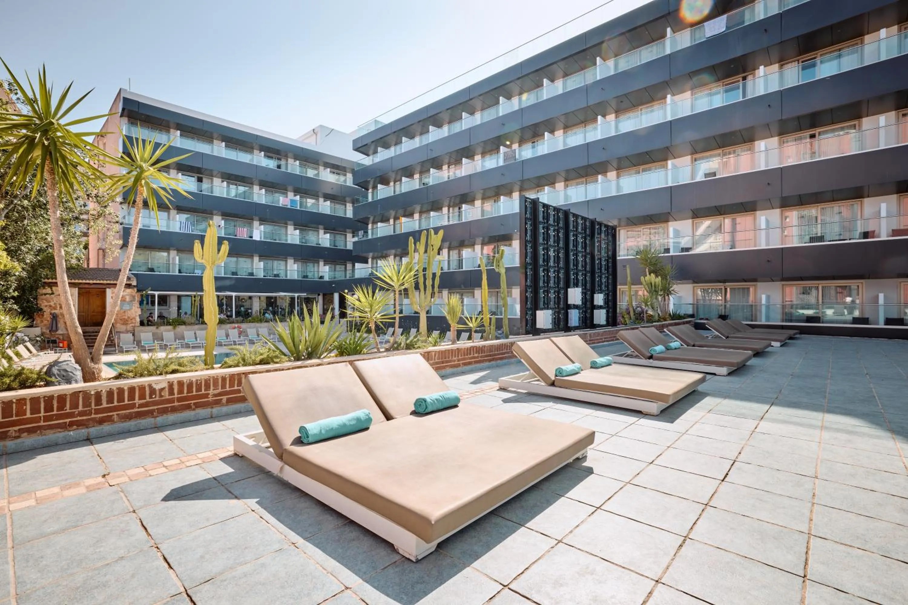 Property building in Hotel Ipanema Beach