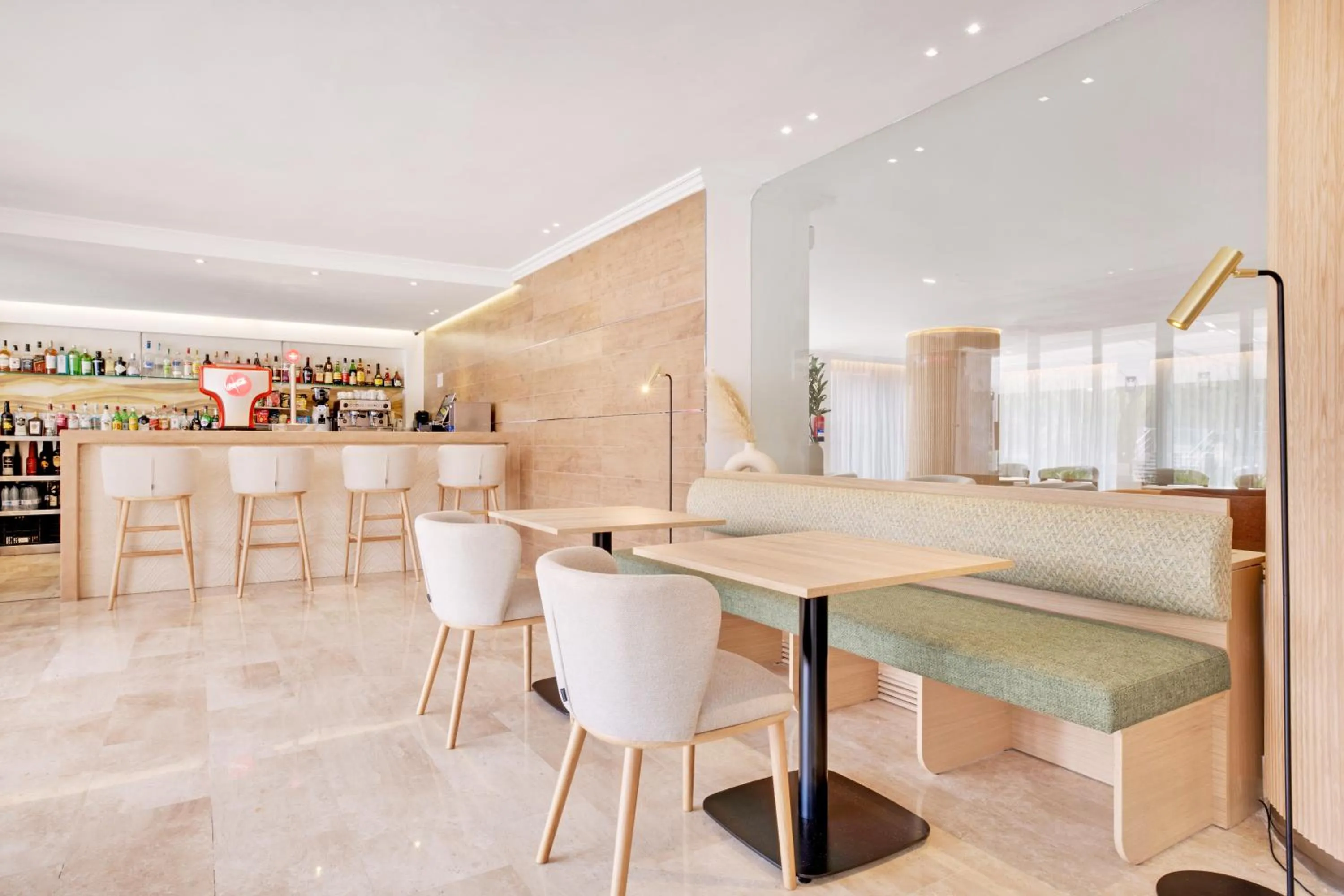 Lounge or bar in Hotel Ipanema Beach