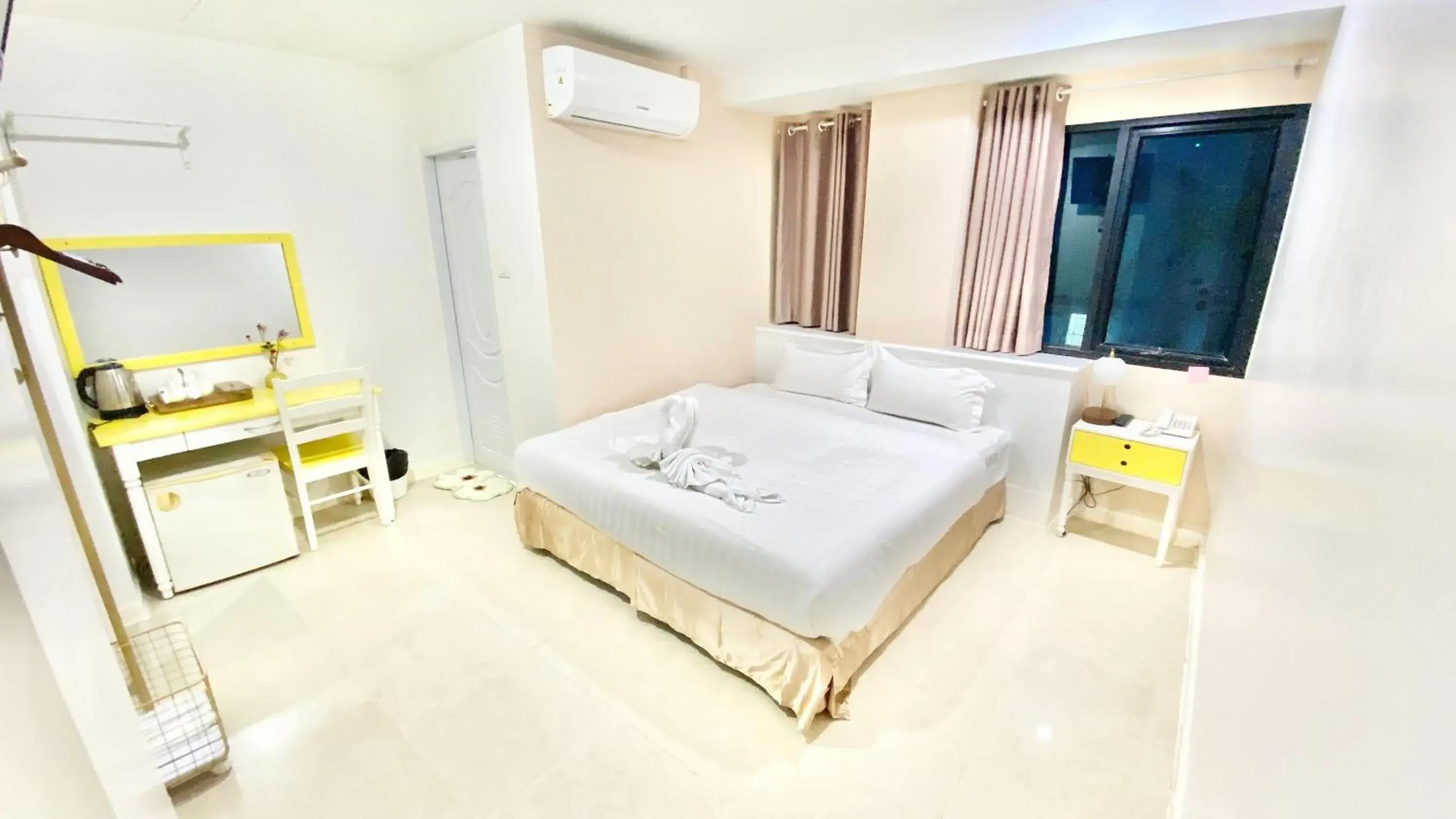 Bed in ABCYQ Hotel Bed in ABCYQ Hotel