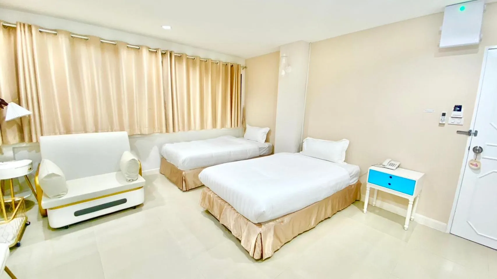 Deluxe Twin Room in ABCYQ Hotel