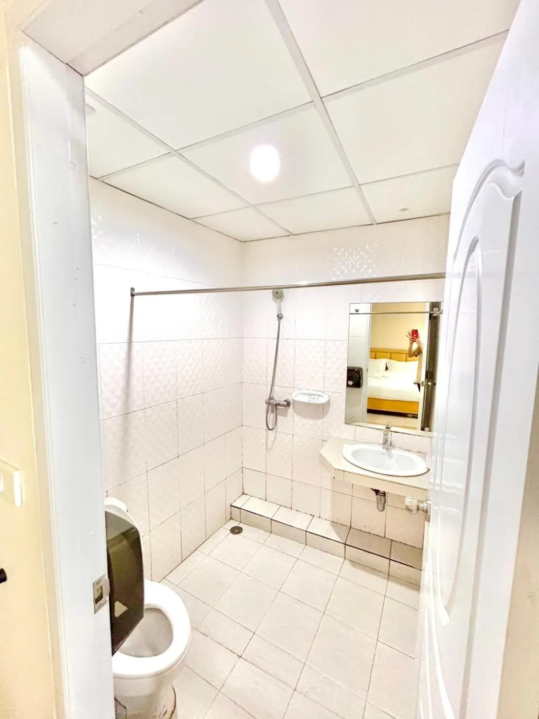 Shower in ABCYQ Hotel