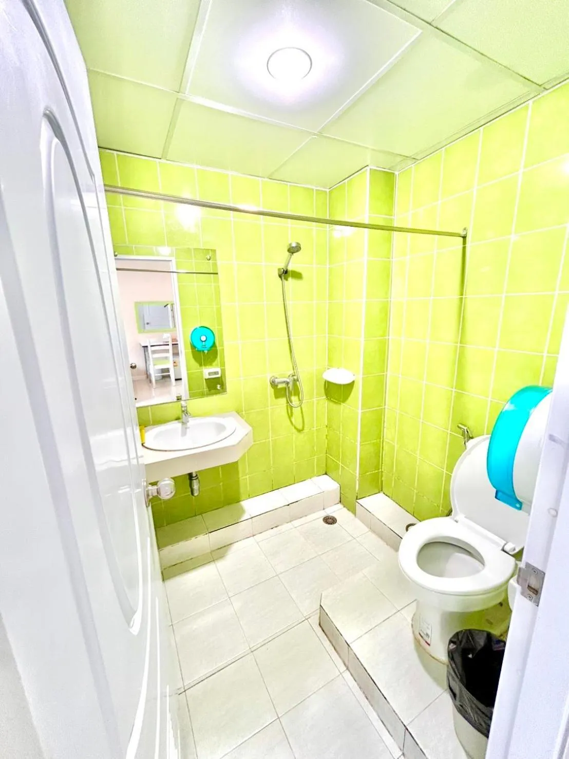 Shower in ABCYQ Hotel