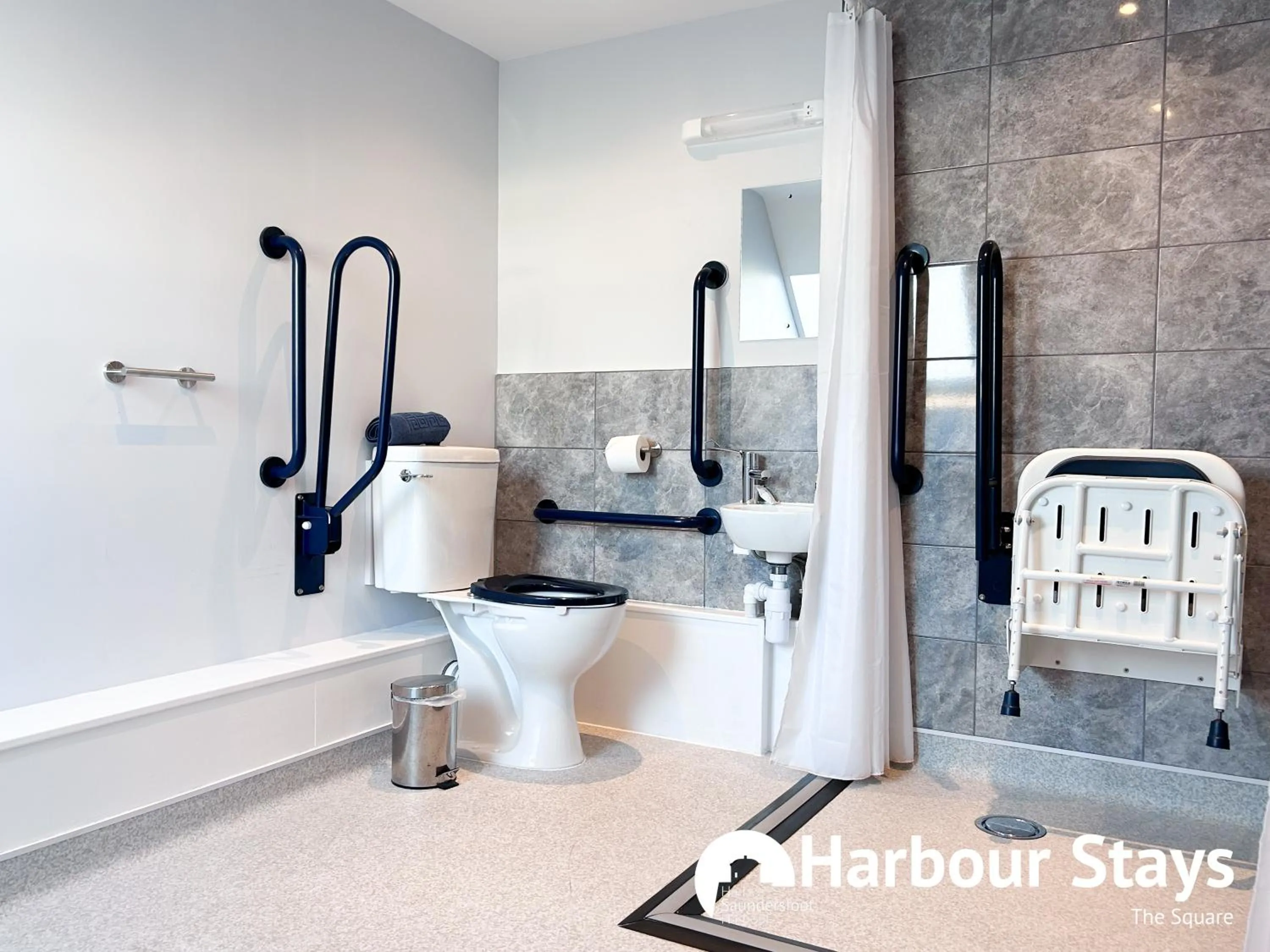 Toilet in Harbour Stays at Ocean Square